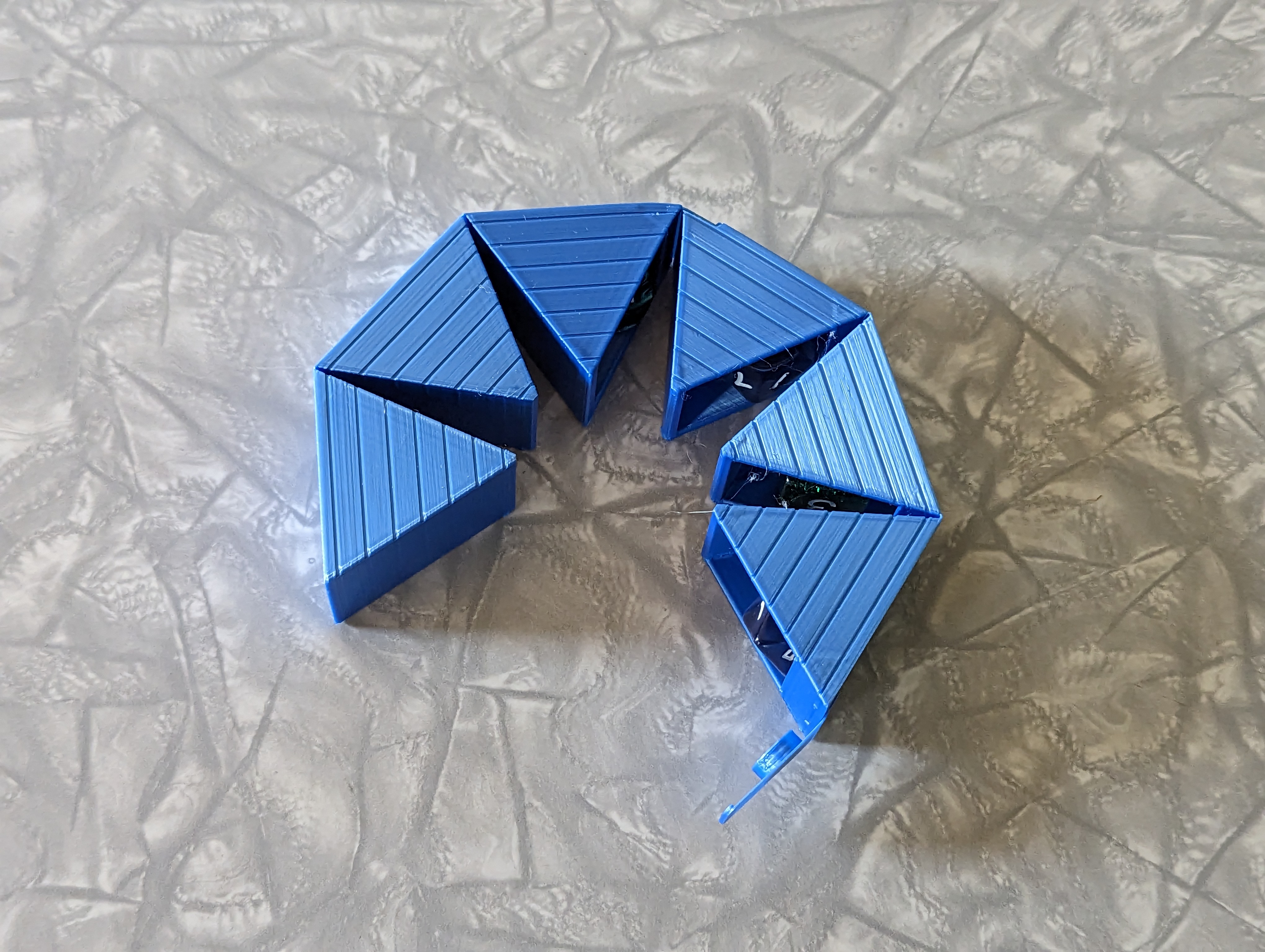 Miniatura 2 do modelo 3D Roll-up Hex Dice Box without hinges!