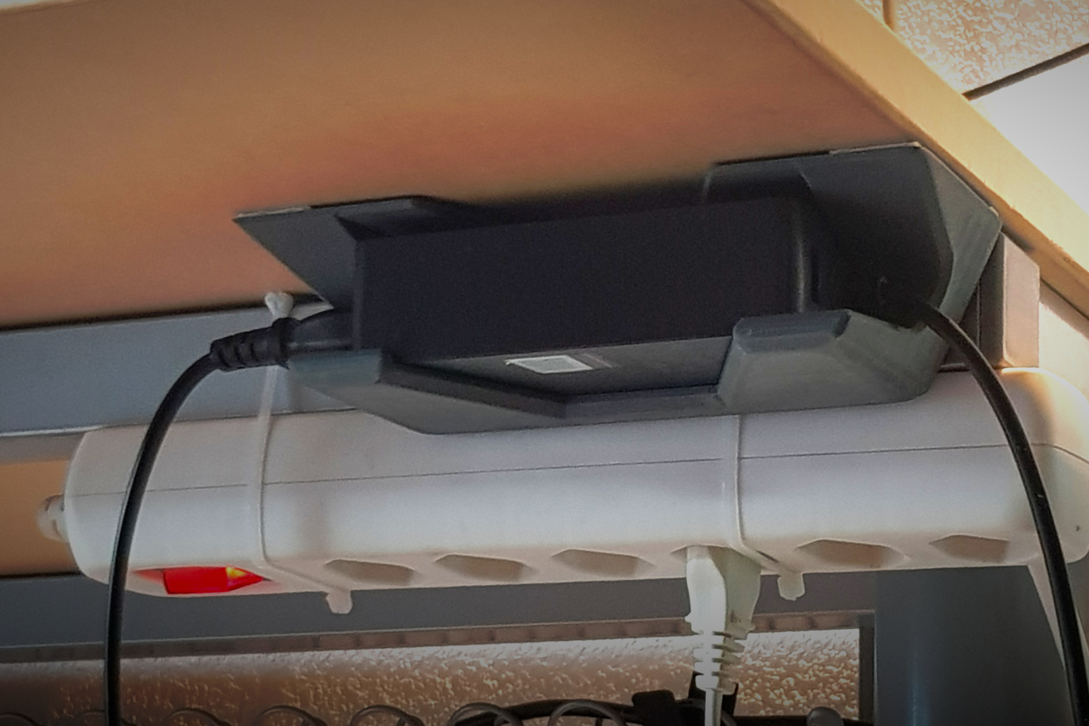 Sufrace-Charger Mount