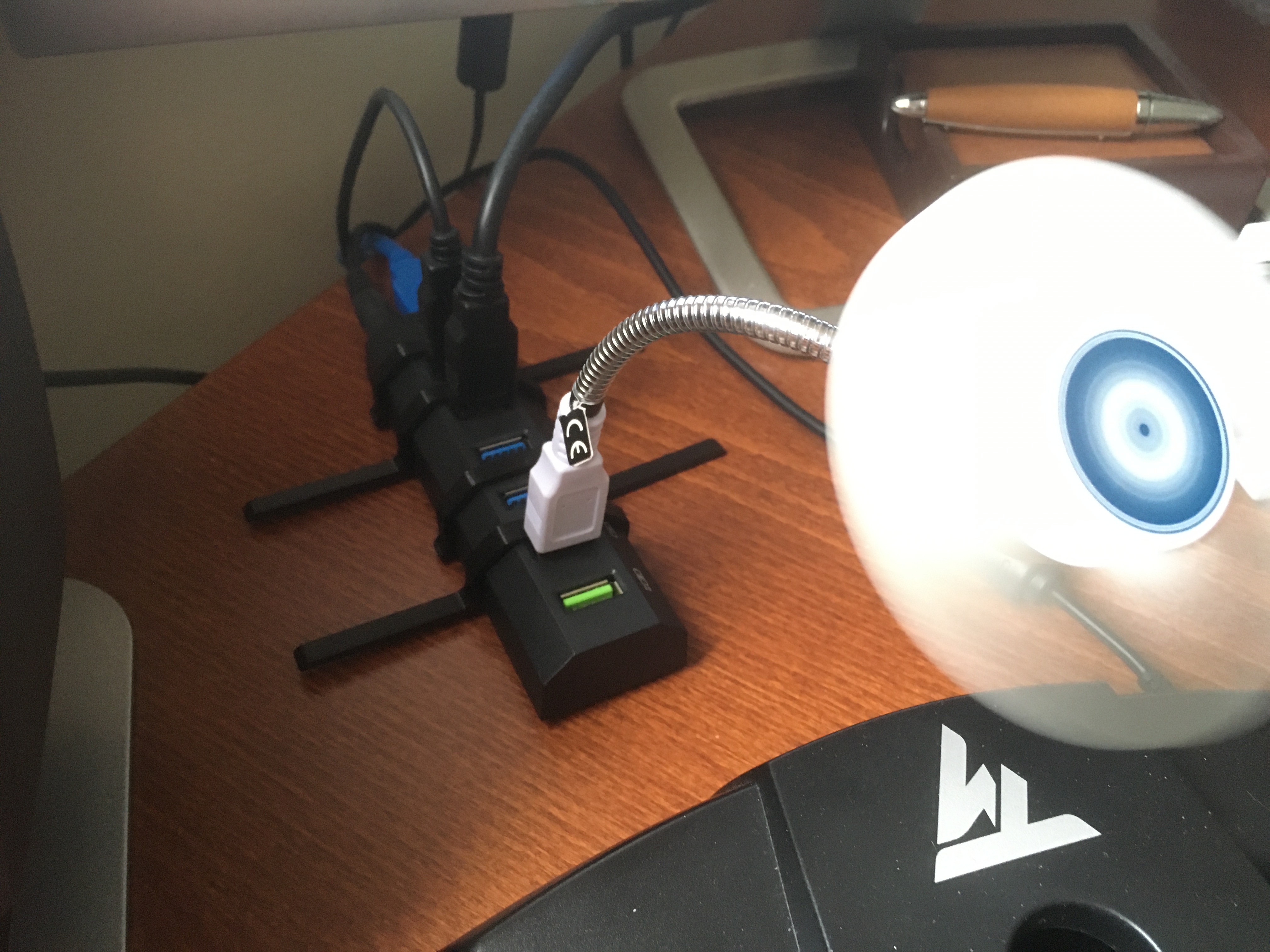 Slide on USB Hub stand for skinny and topple prone hubs by Brad Grier