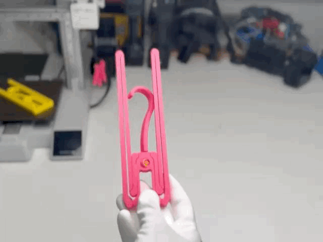 GRABTOR | Foldable Print In Place Clothes Hanger — thumbnail 2