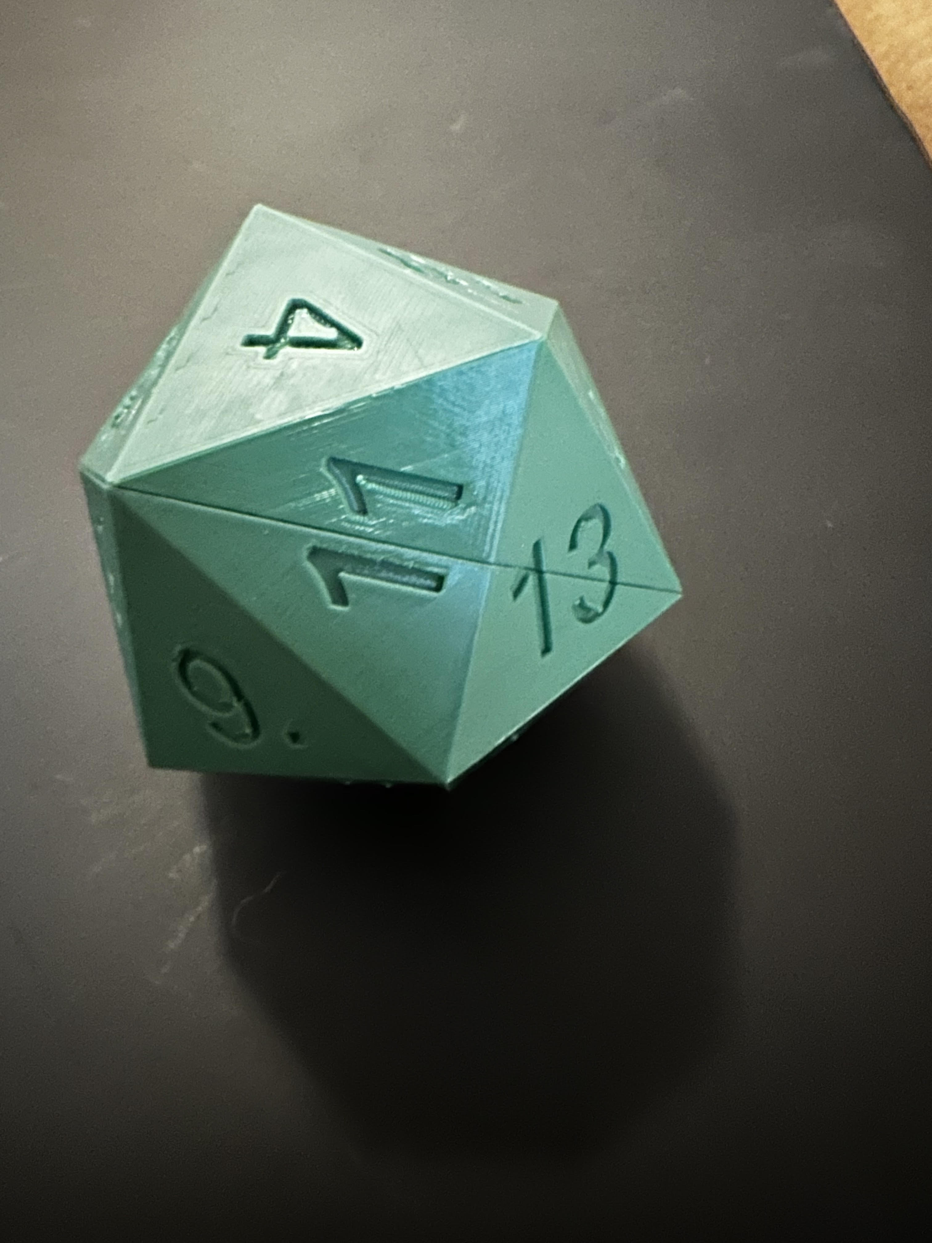 Miniatura 2 do modelo 3D D20 dice holder