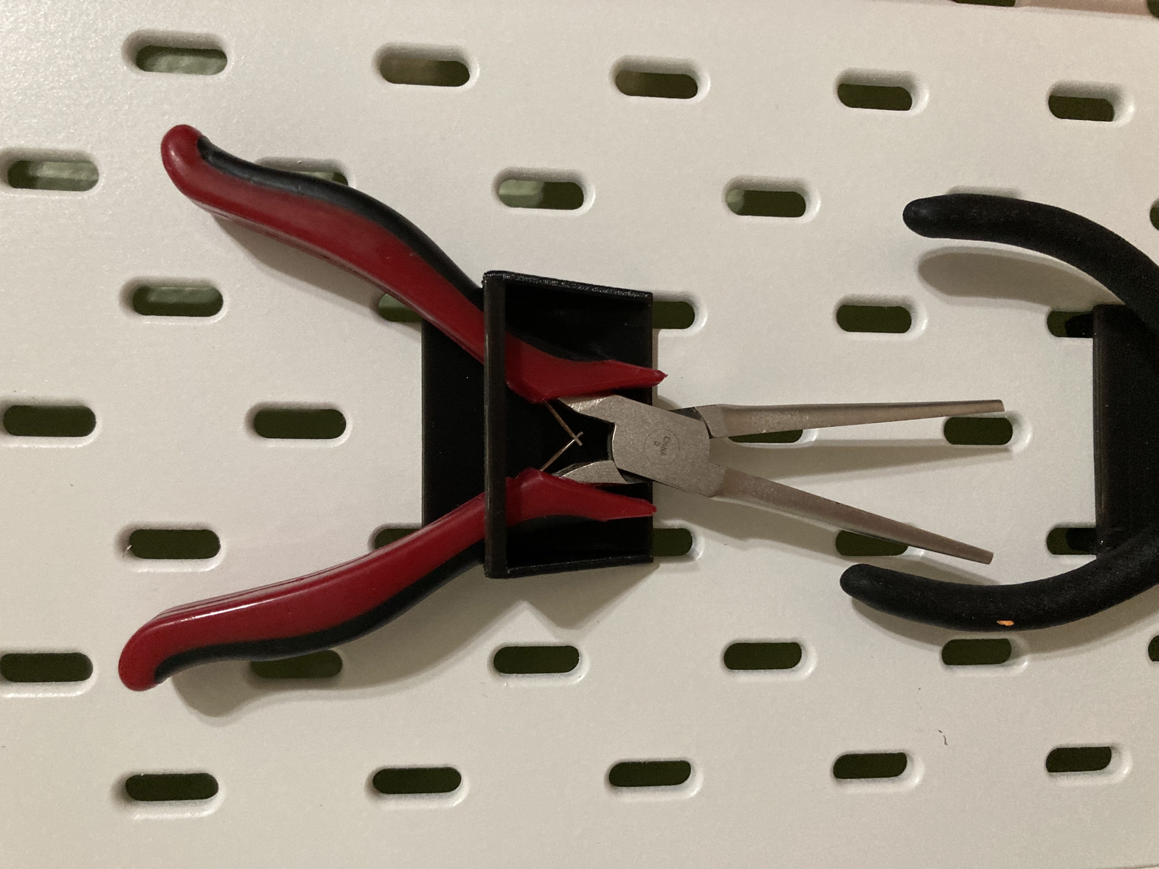 Plier holder by Torsten Edmonds Download free STL model