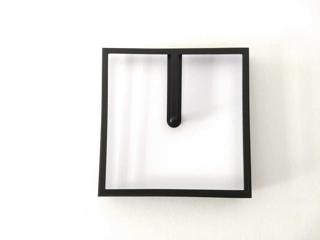 Miniatura 4 do modelo 3D Square Rotating Clock