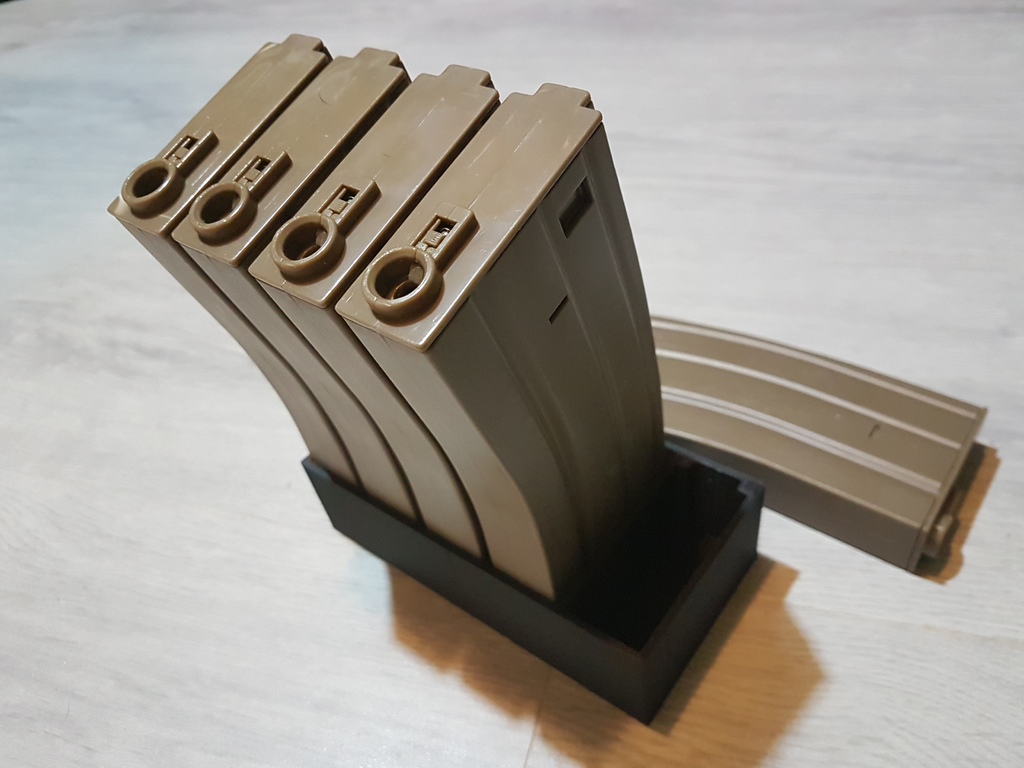 M4 / AR15 STANAG Magazine Stand