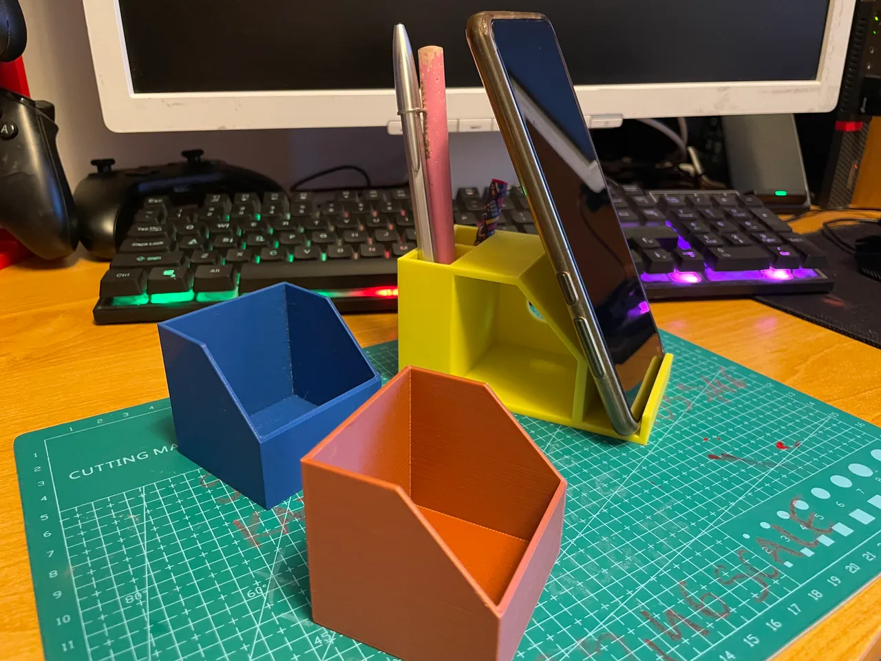 Phone Stand/holder & Organizer Box V2 for small stuff by Kris1986, Download free STL model