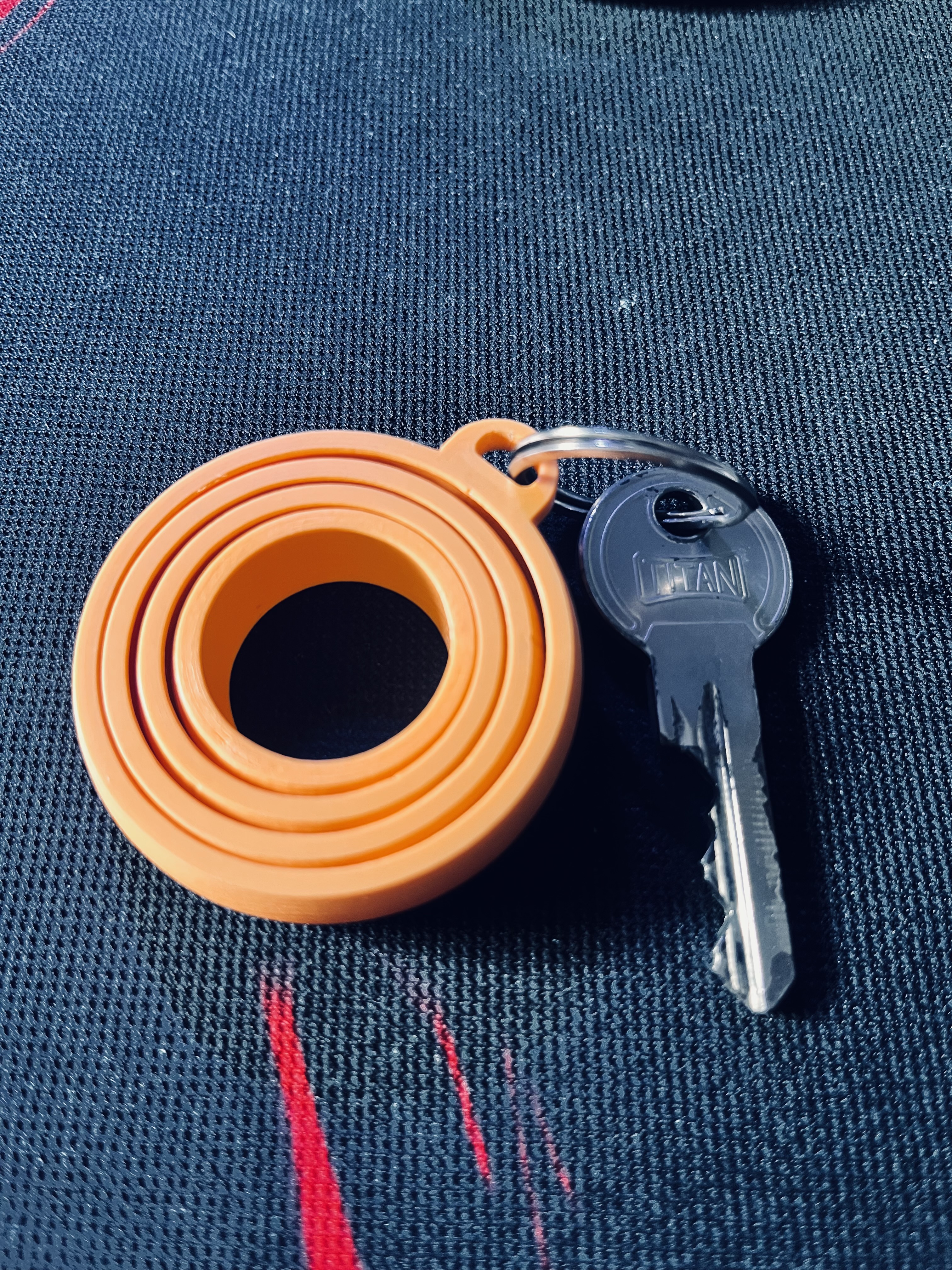 Miniatura 3 do modelo 3D Rotating rings keychain