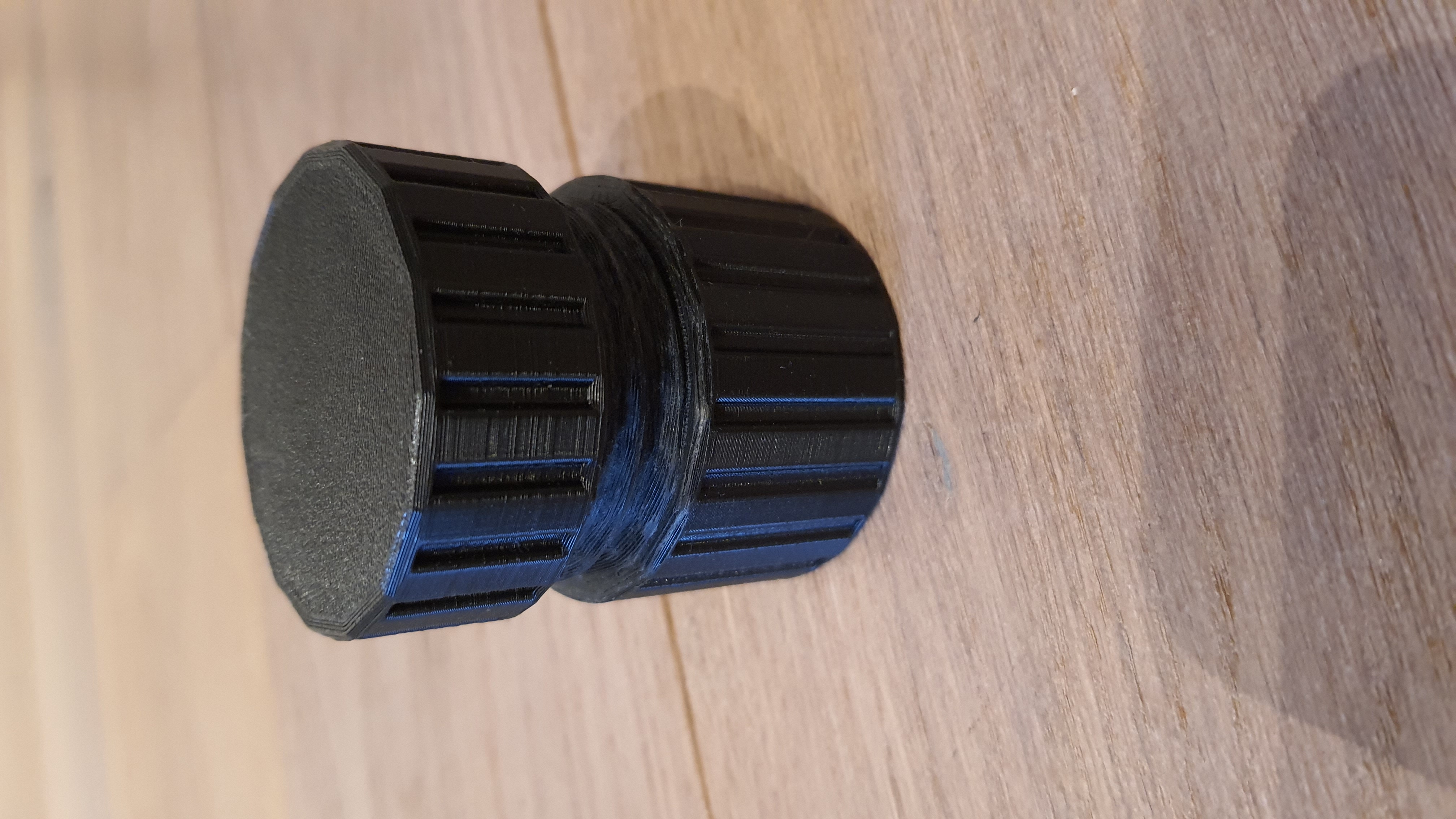 Miniatura 3 do modelo 3D container with screw cap