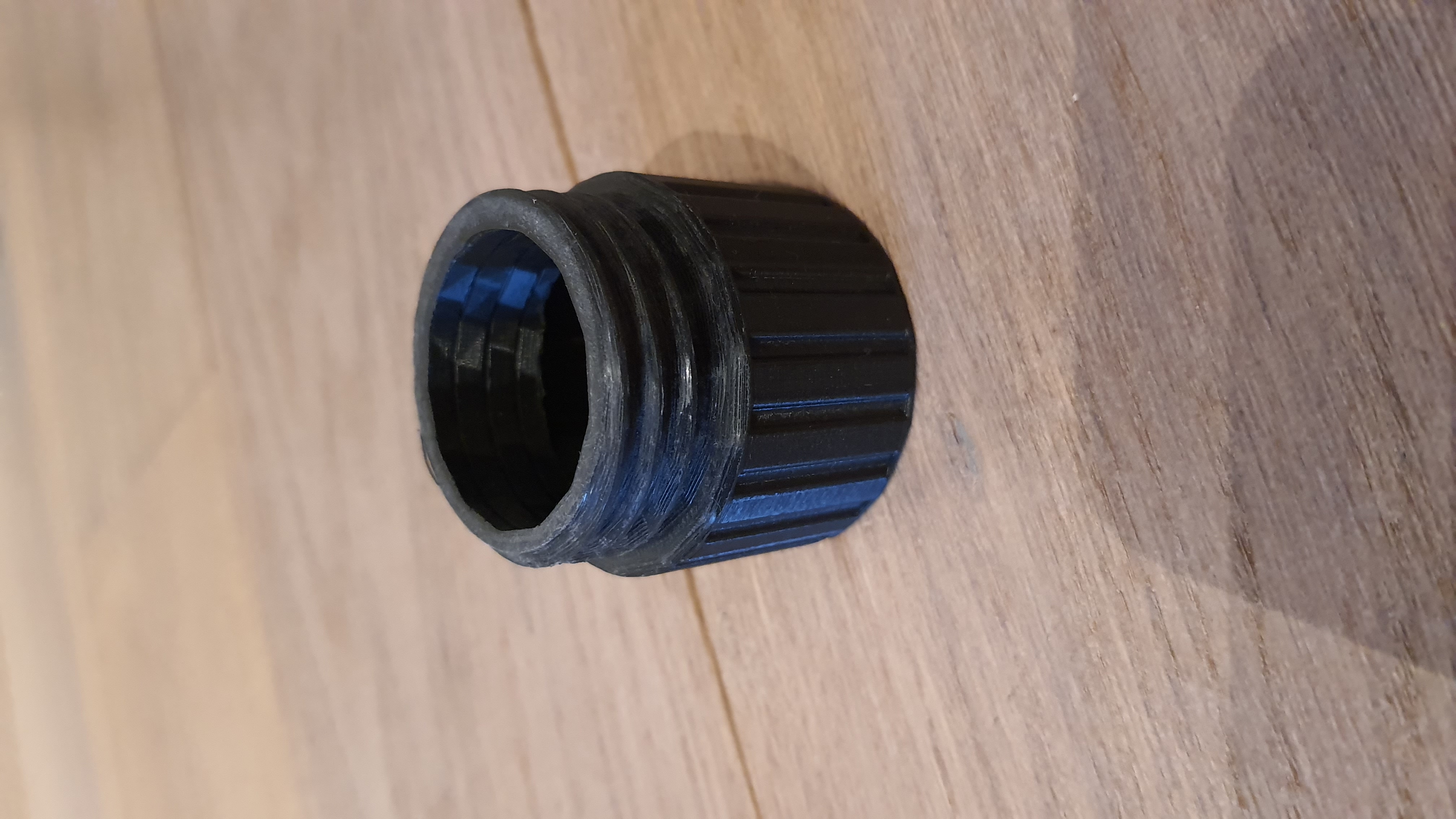 Miniatura 4 do modelo 3D container with screw cap