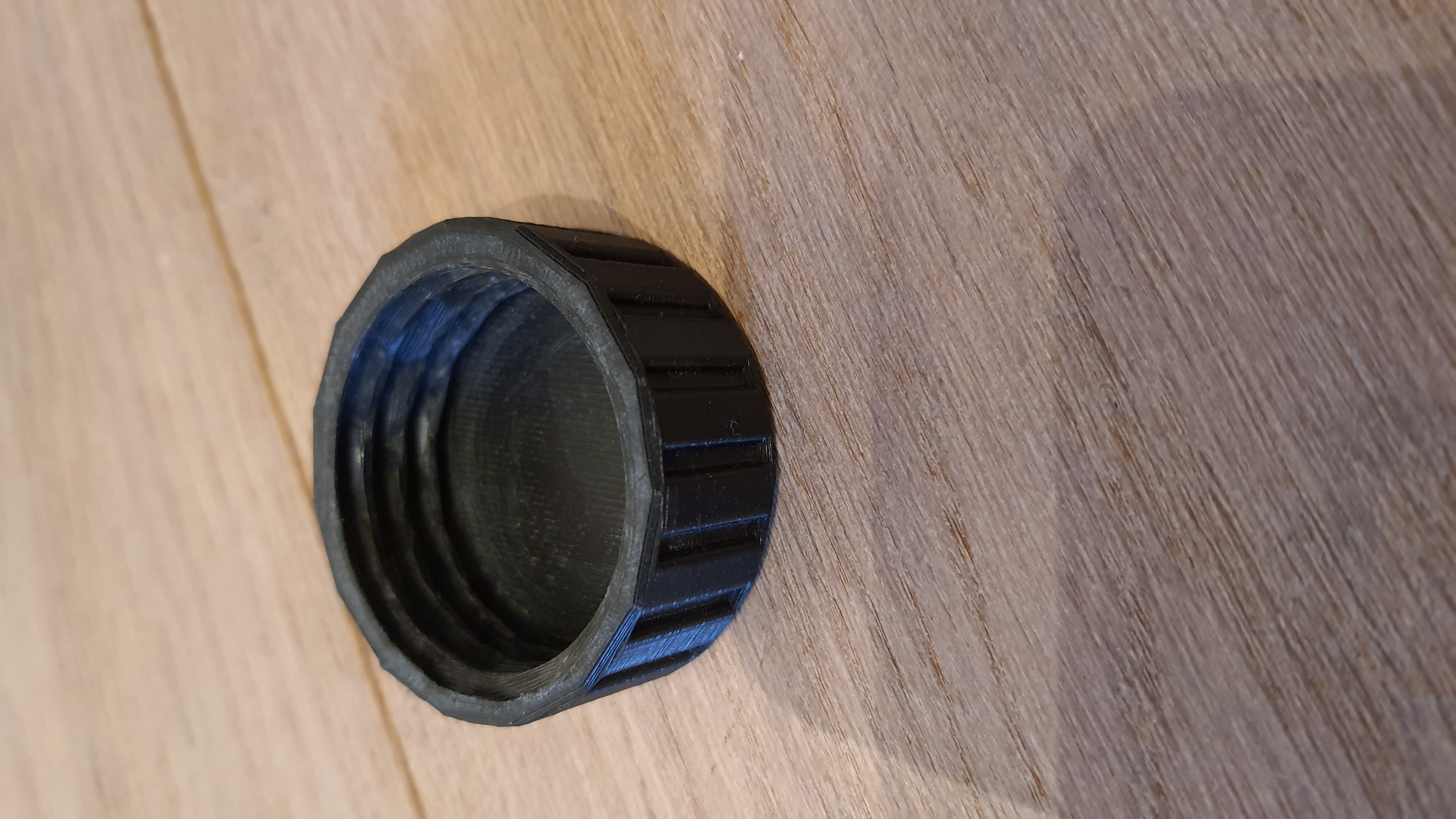 Miniatura 5 do modelo 3D container with screw cap