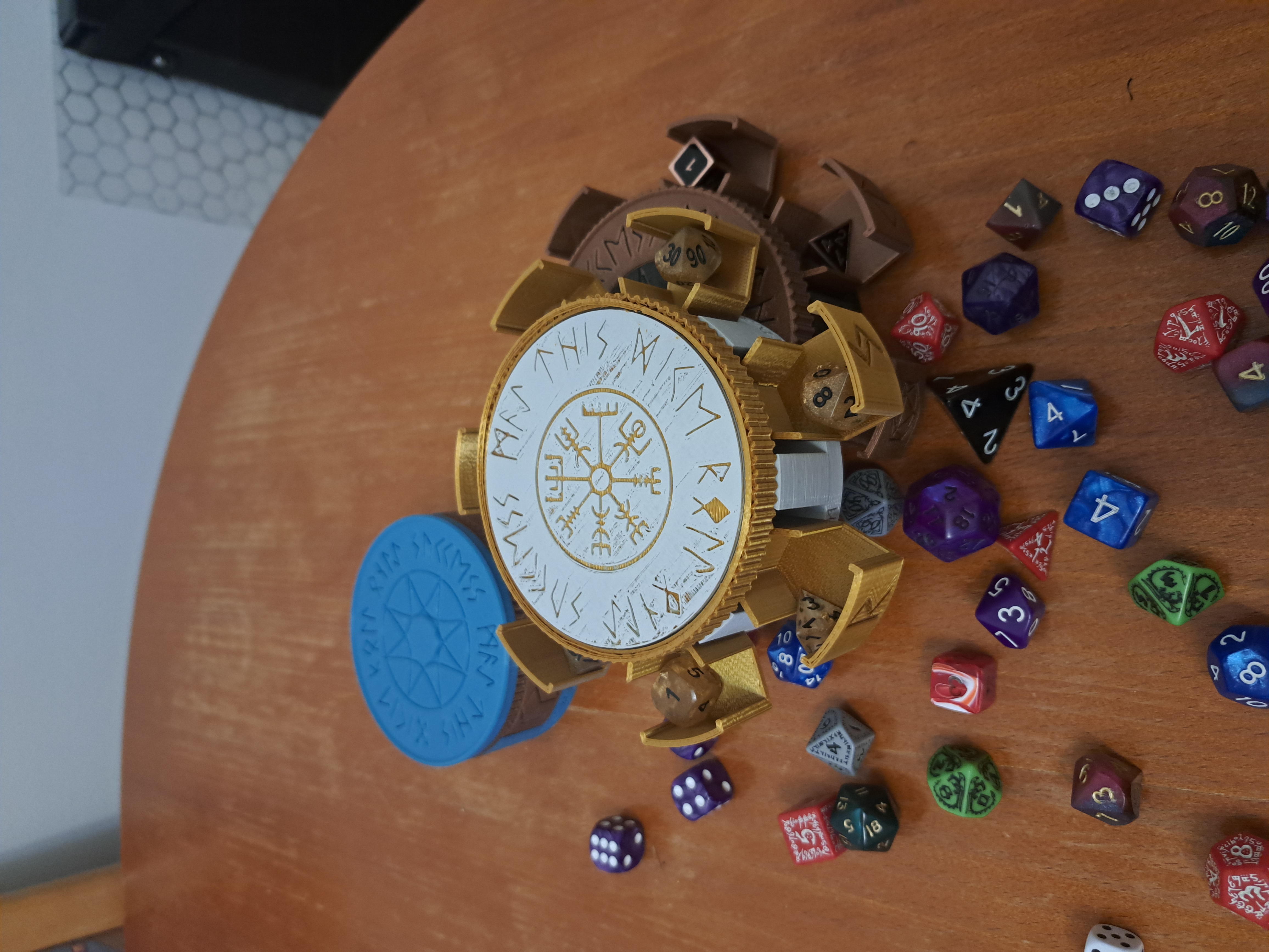 Miniatura 3 do modelo 3D Runic Dice Box DnD