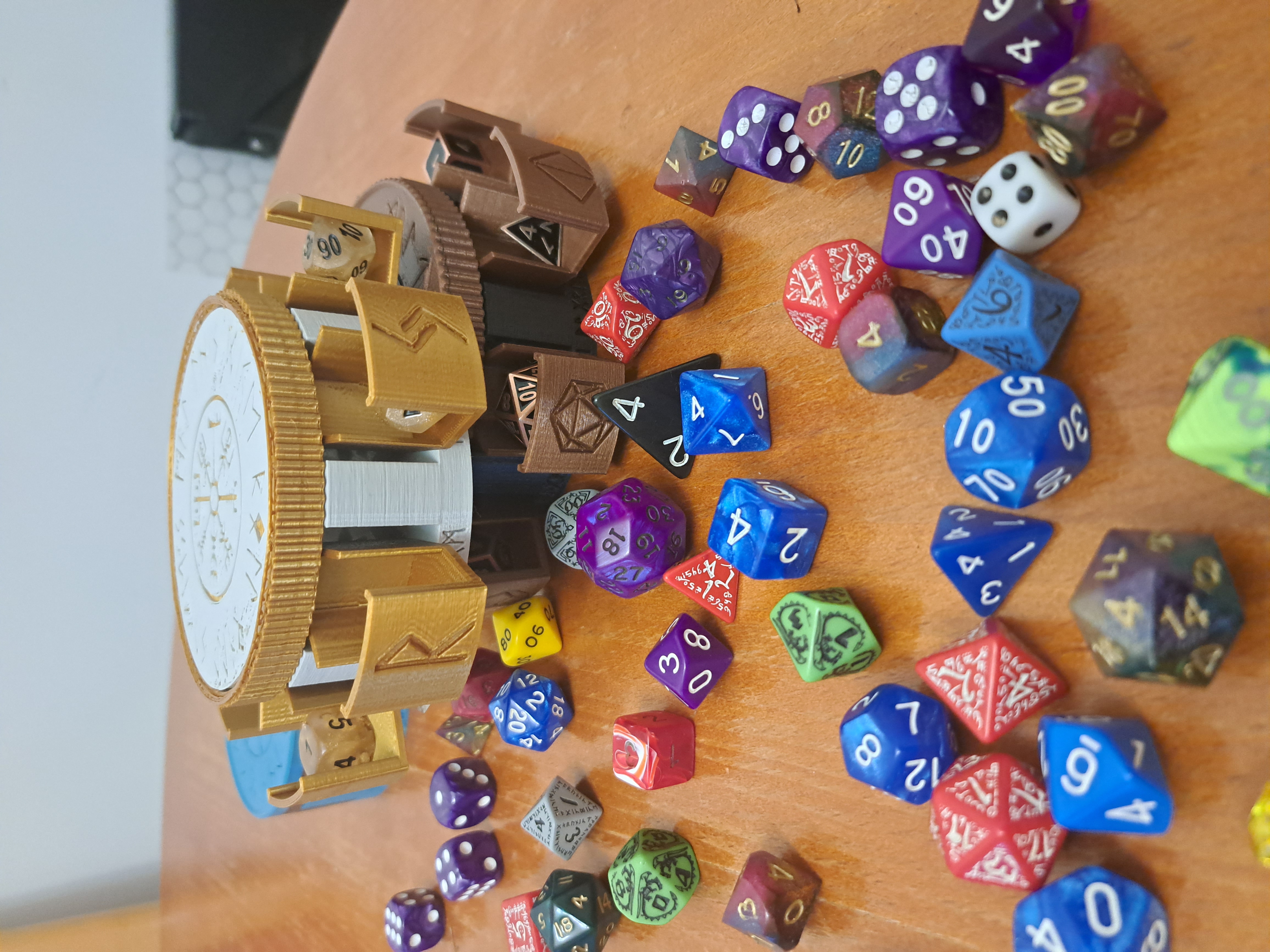 Miniatura 2 do modelo 3D Runic Dice Box DnD