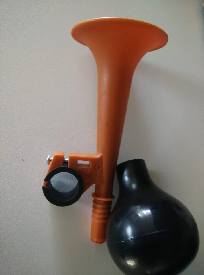 whistle for bike horn / sifflet pour klaxon de trompette de vélo