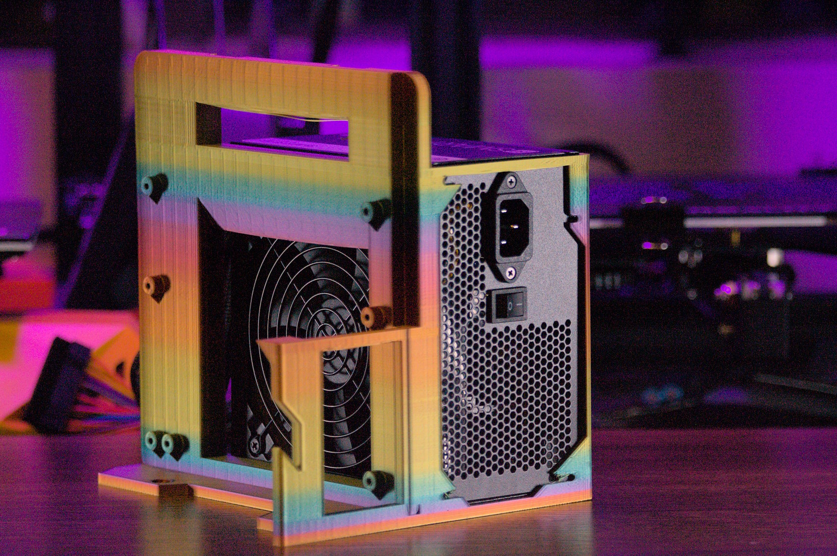 Miniatura 2 do modelo 3D Versatile PC Testbench Case