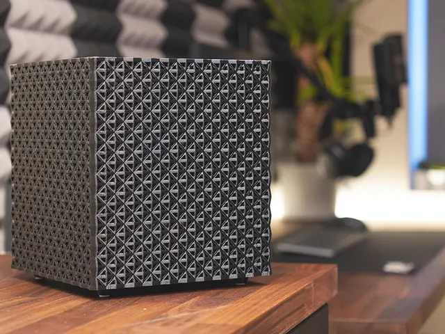 Clean vented cube ITX PC case