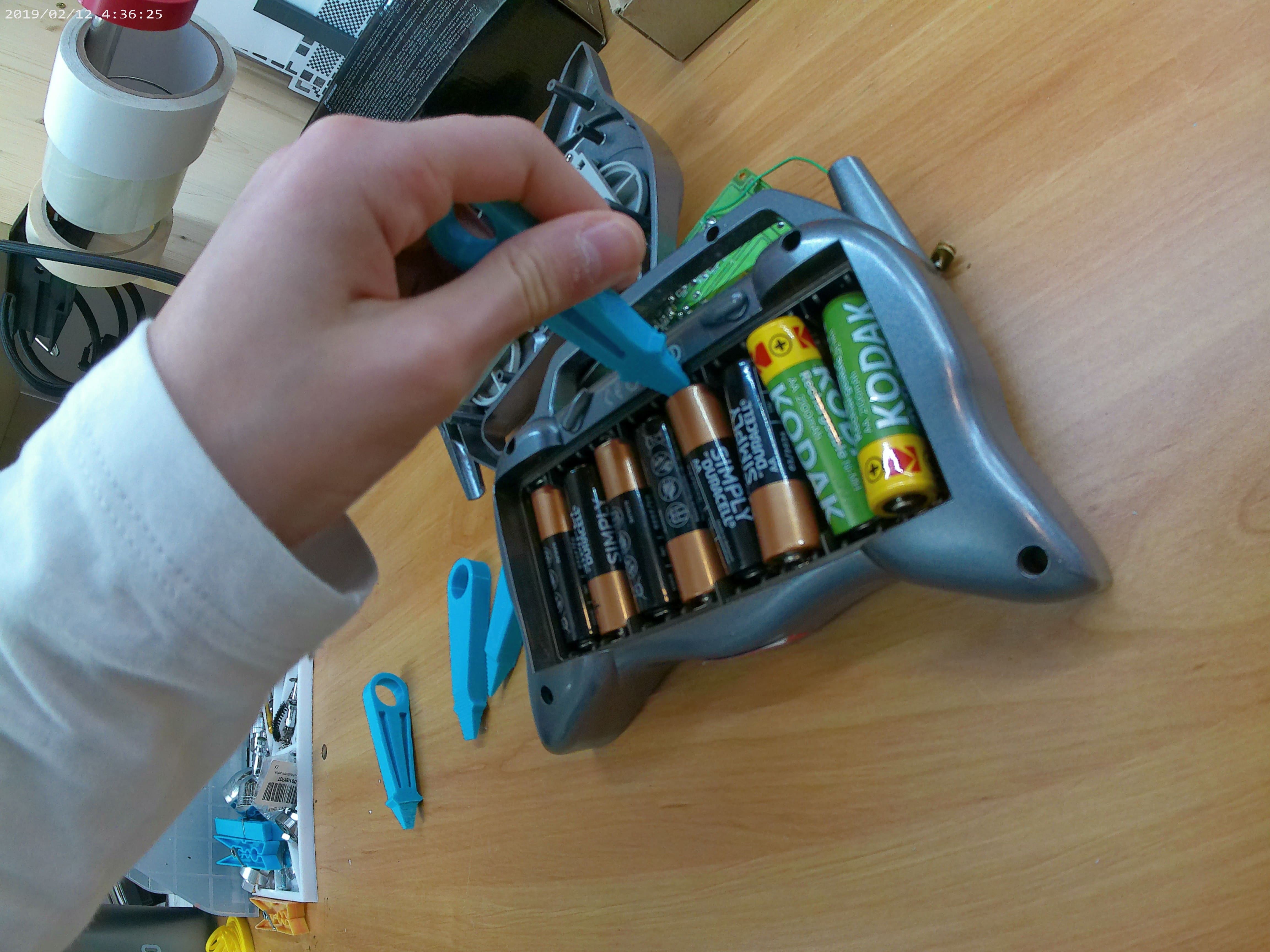 Remove batteries — thumbnail 9