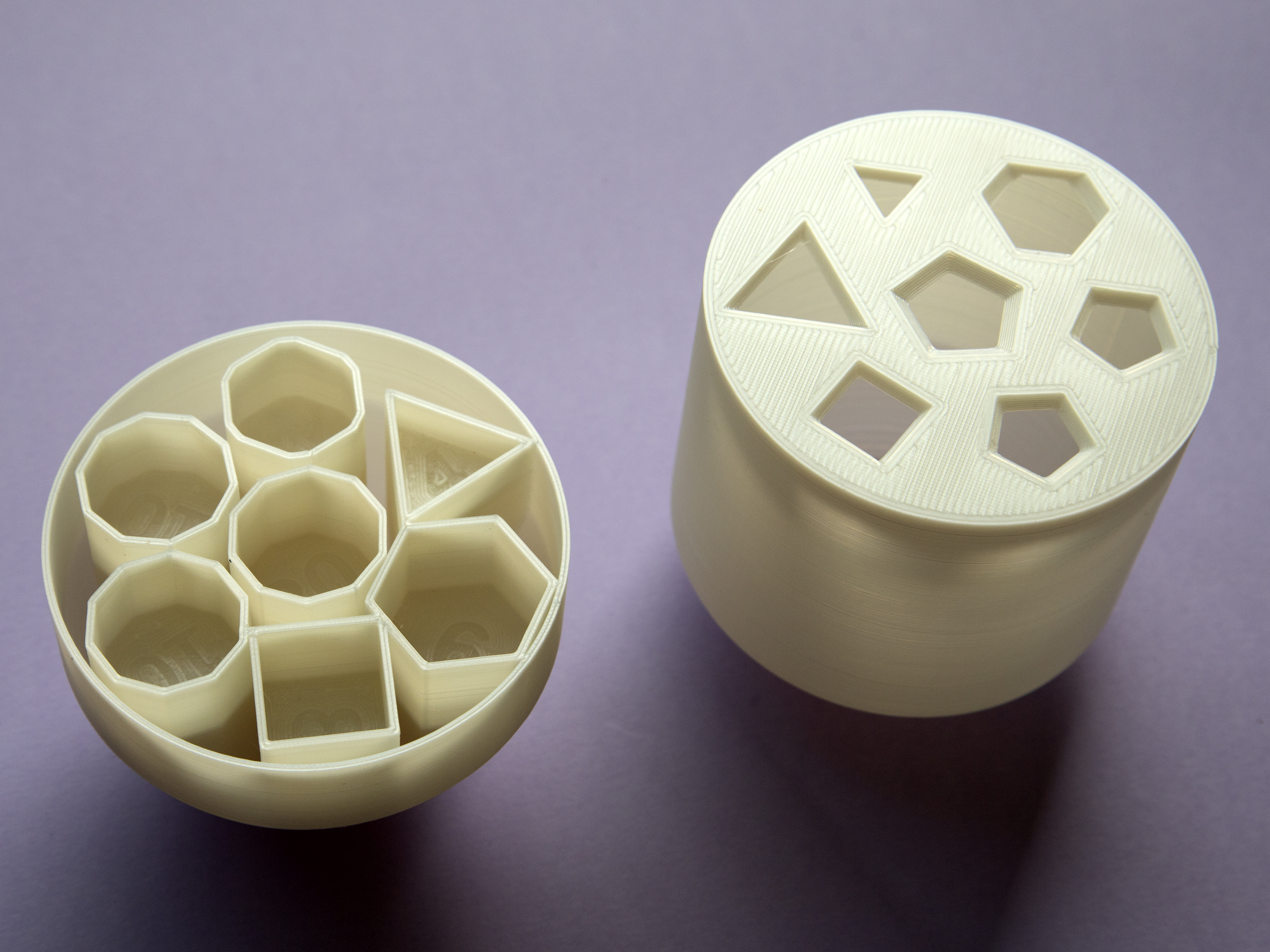 Miniatura 7 do modelo 3D Dragon Egg dice box inserts - Customizable OpenSCAD