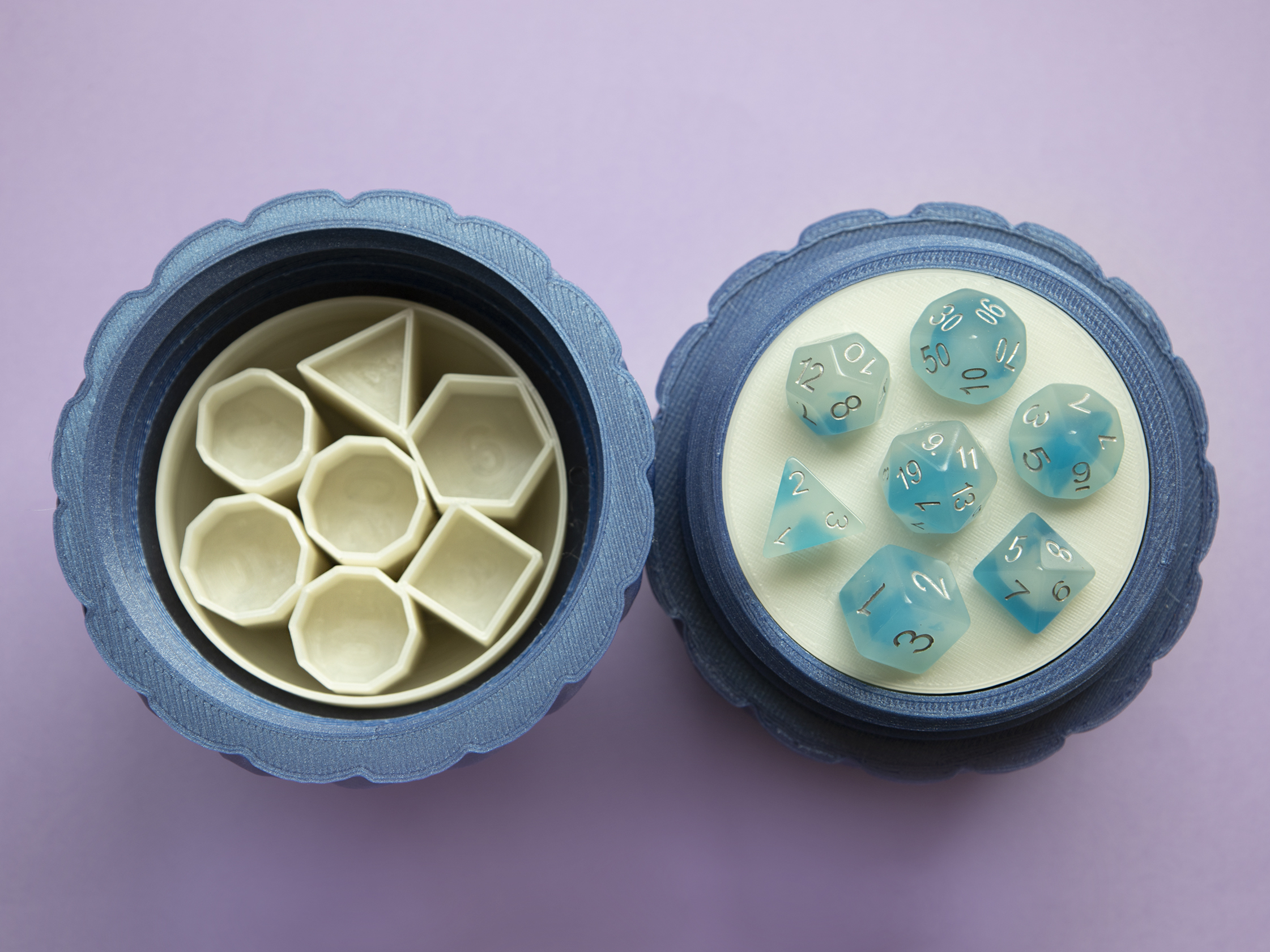 Miniatura 5 do modelo 3D Dragon Egg dice box inserts - Customizable OpenSCAD