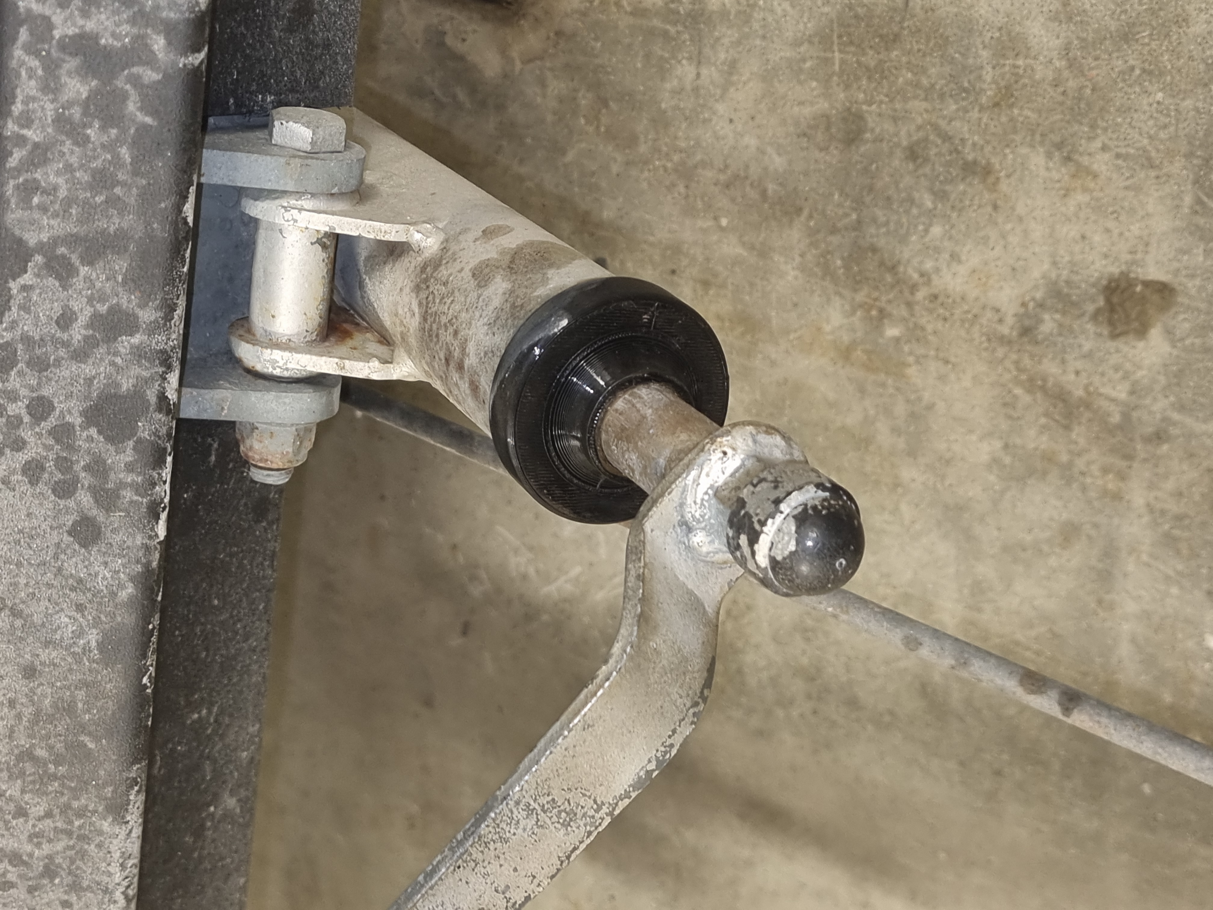 Tip screw guard. Fits trailers from 4P, BRP 2013–.