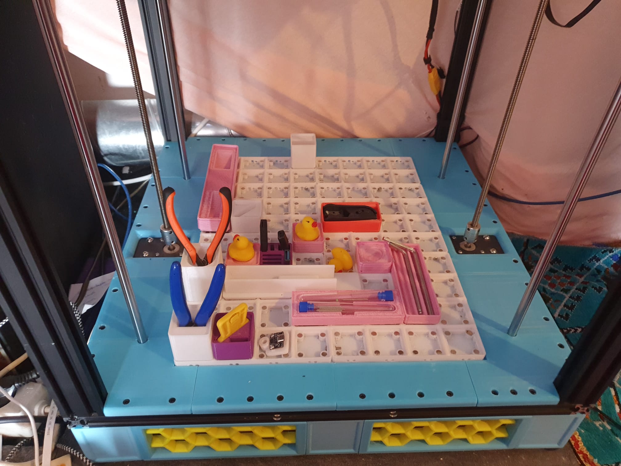 Ender 5 plus Deckplate for 8x10 Gridfinity (top electronics cover)