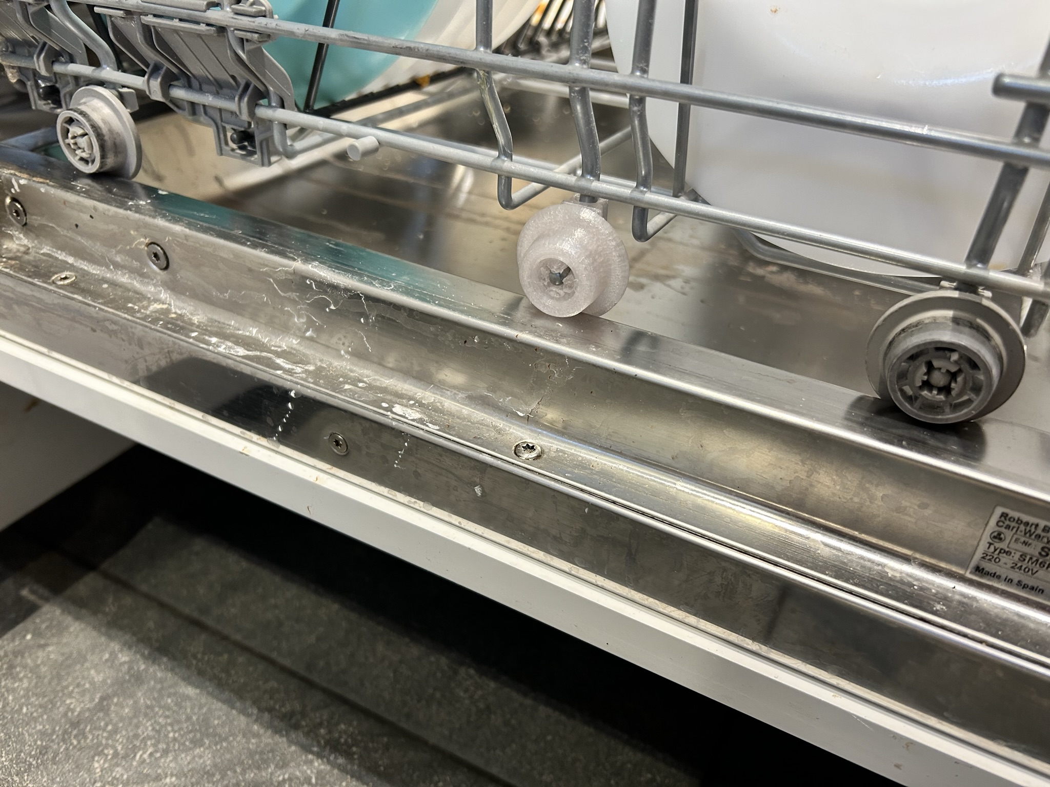 Replacement BOSCH dishwasher bottom tray wheel with clip by