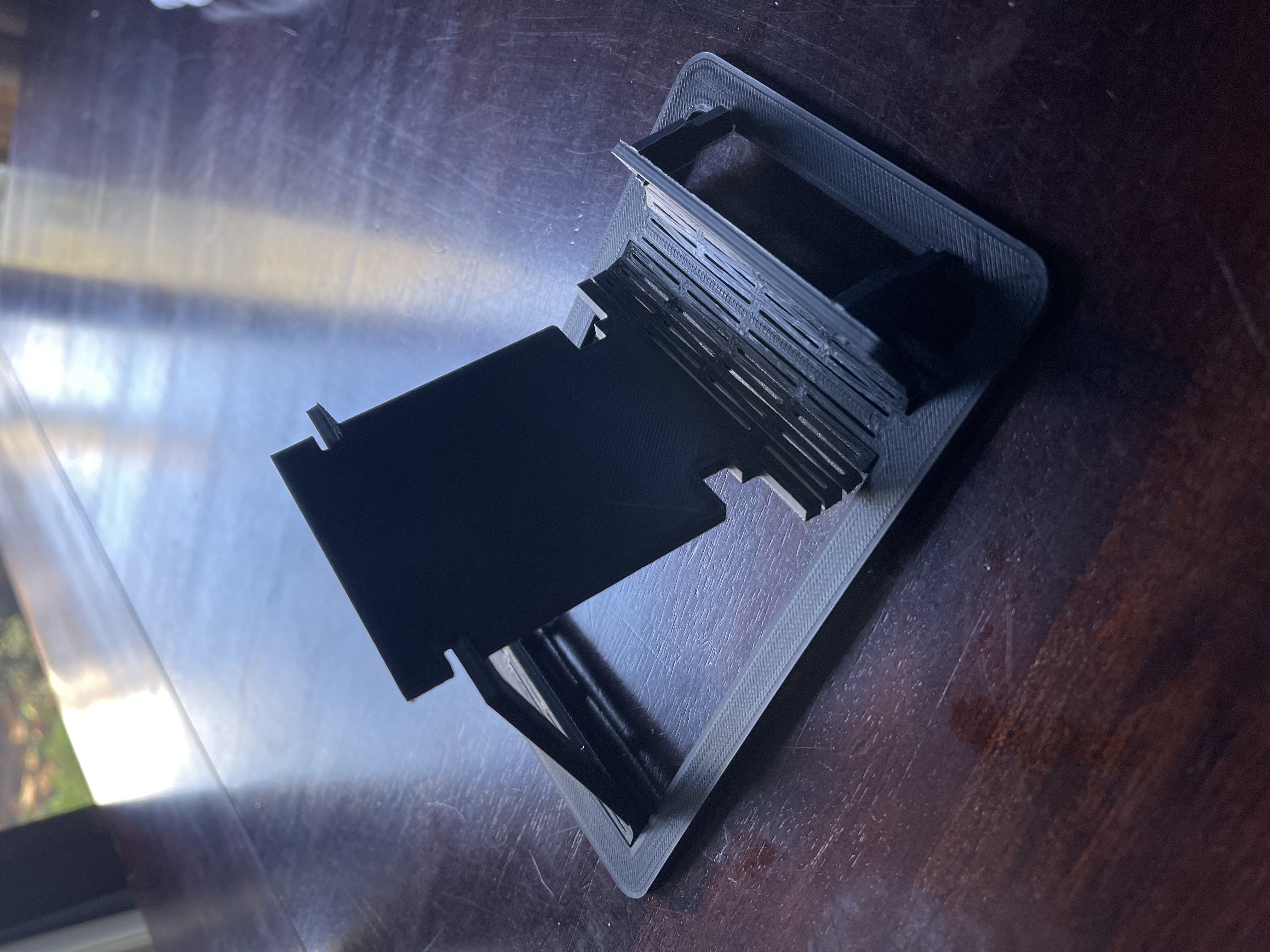 Living-Hinge Phone Stand for 3D-Printing