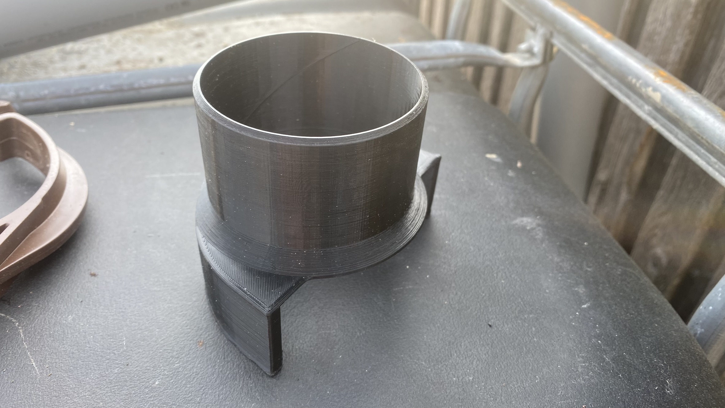 Rain gutter end adapter to DN75