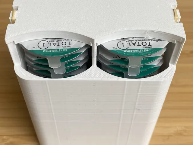 Contact lenses dispenser