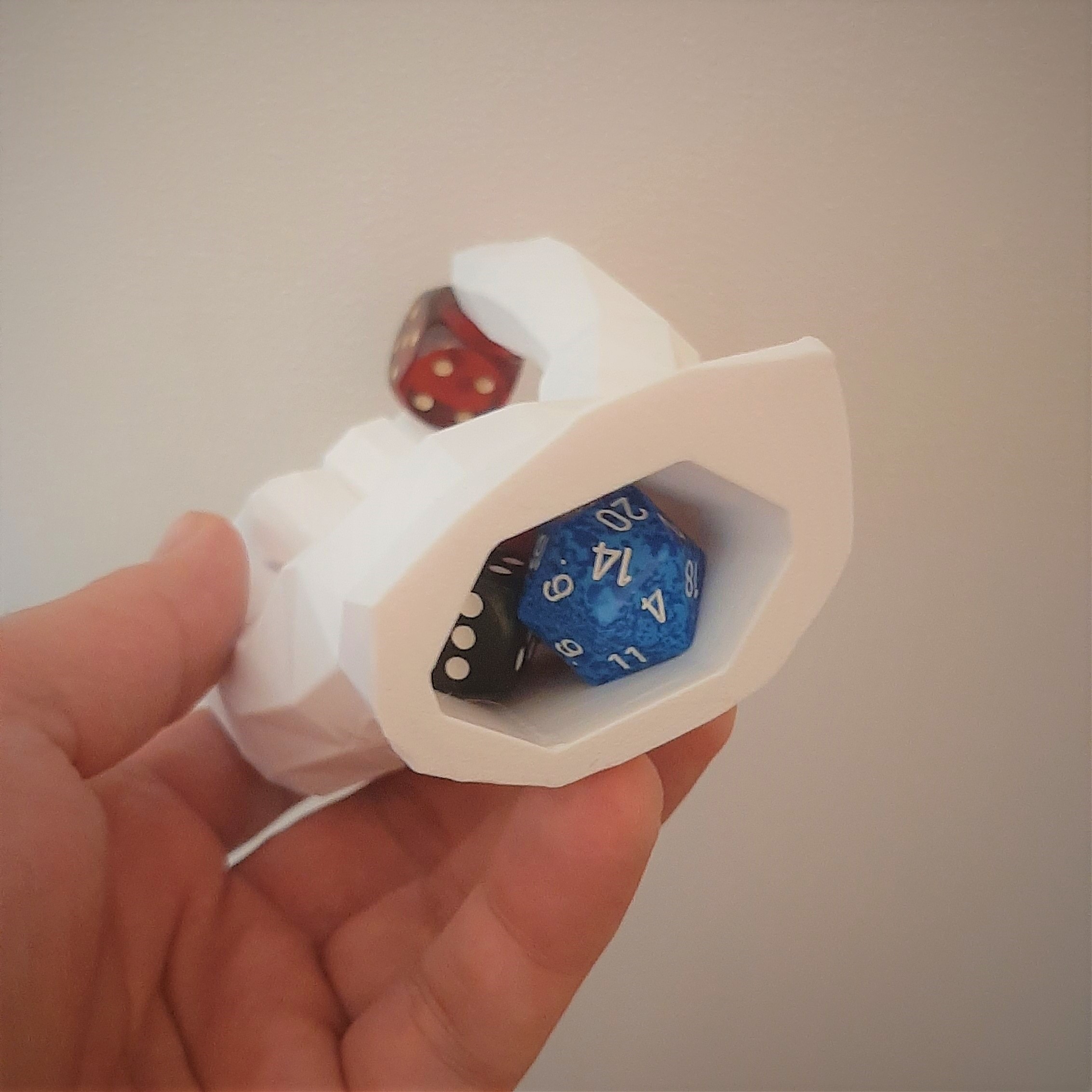 dice hand (low poly) with hidden dice pocket by volly Download free