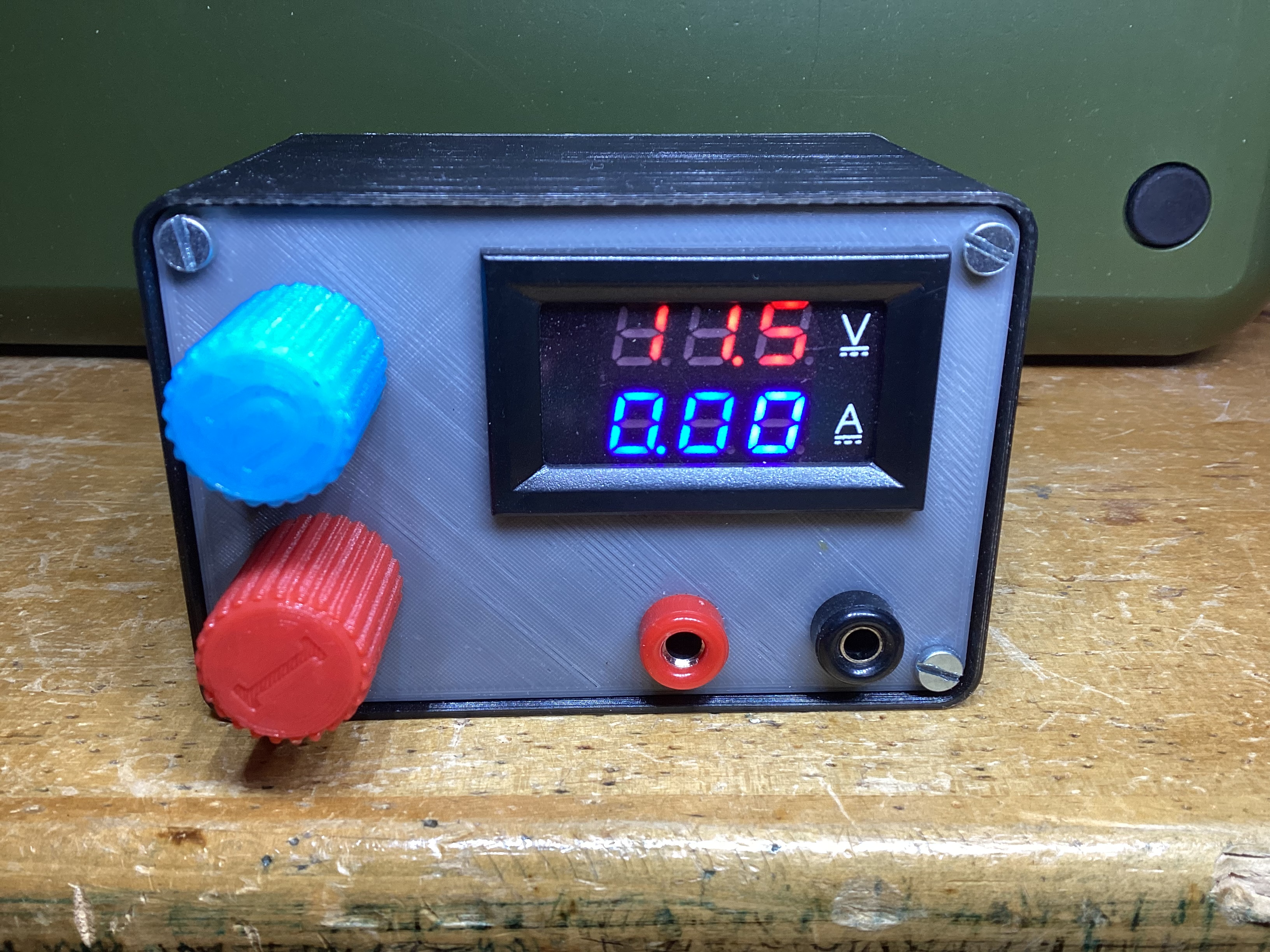 Mini power supply for electronic lab / Mini Labornetzteil