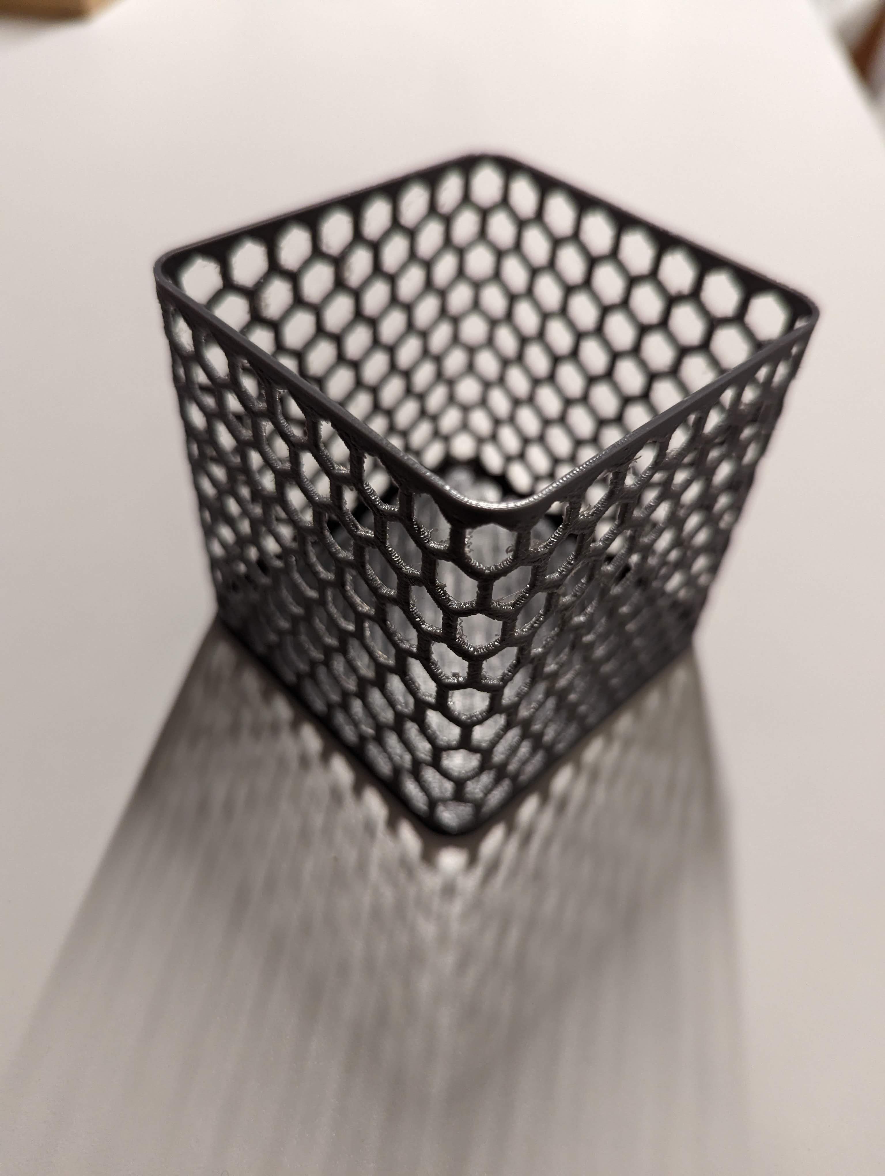 Honecomb pen holder