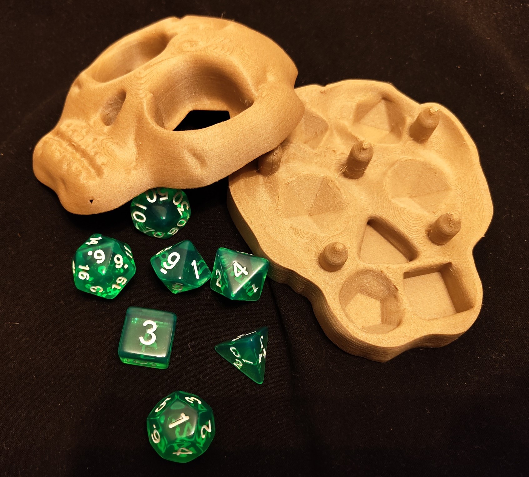 Miniatura 2 do modelo 3D Skull DnD Dice Box