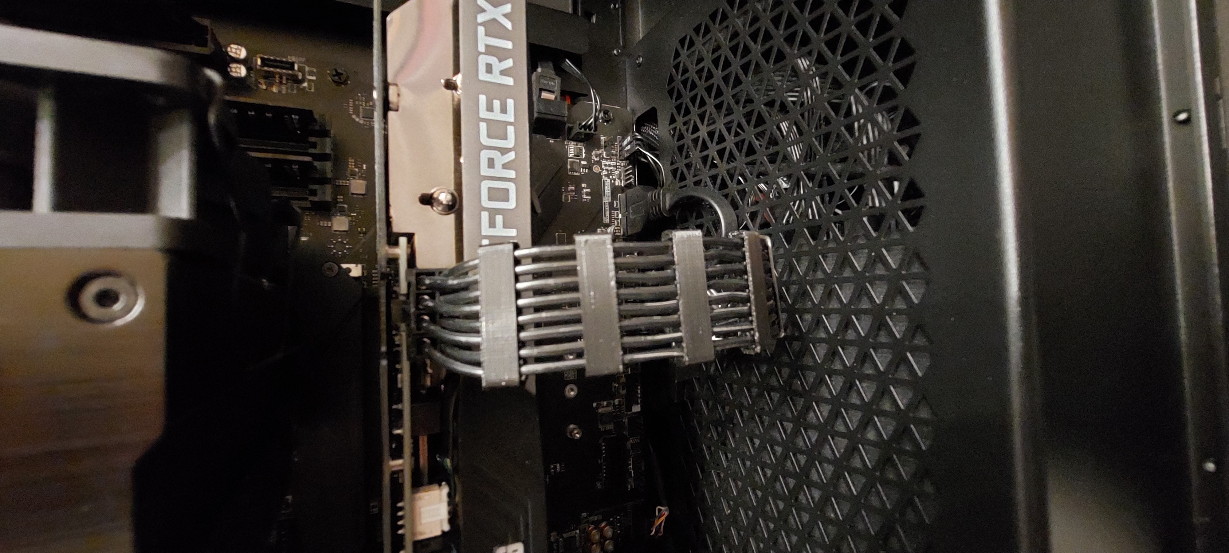 Cableguide for Graphiccards
