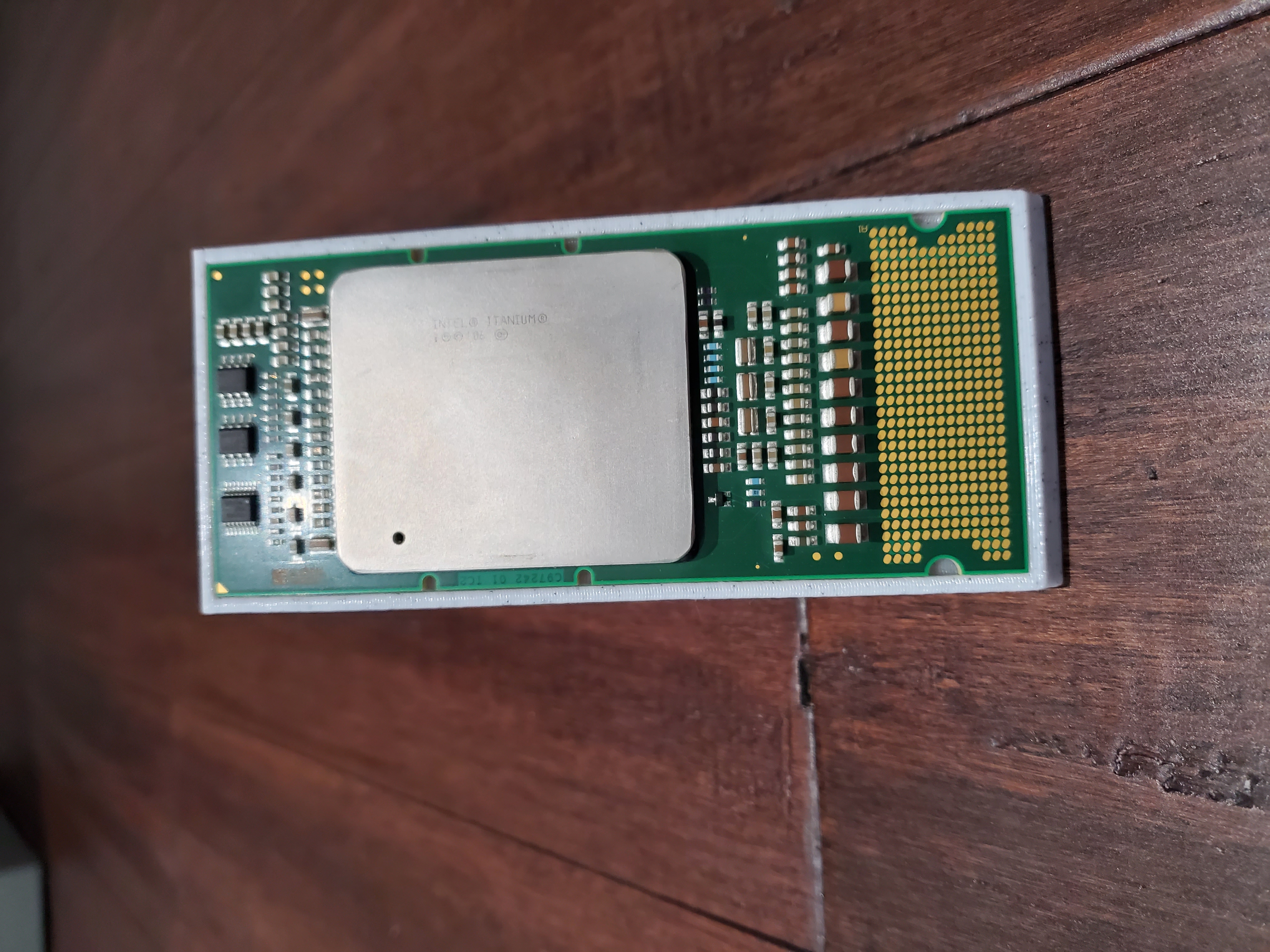 Itanium CPU Holder