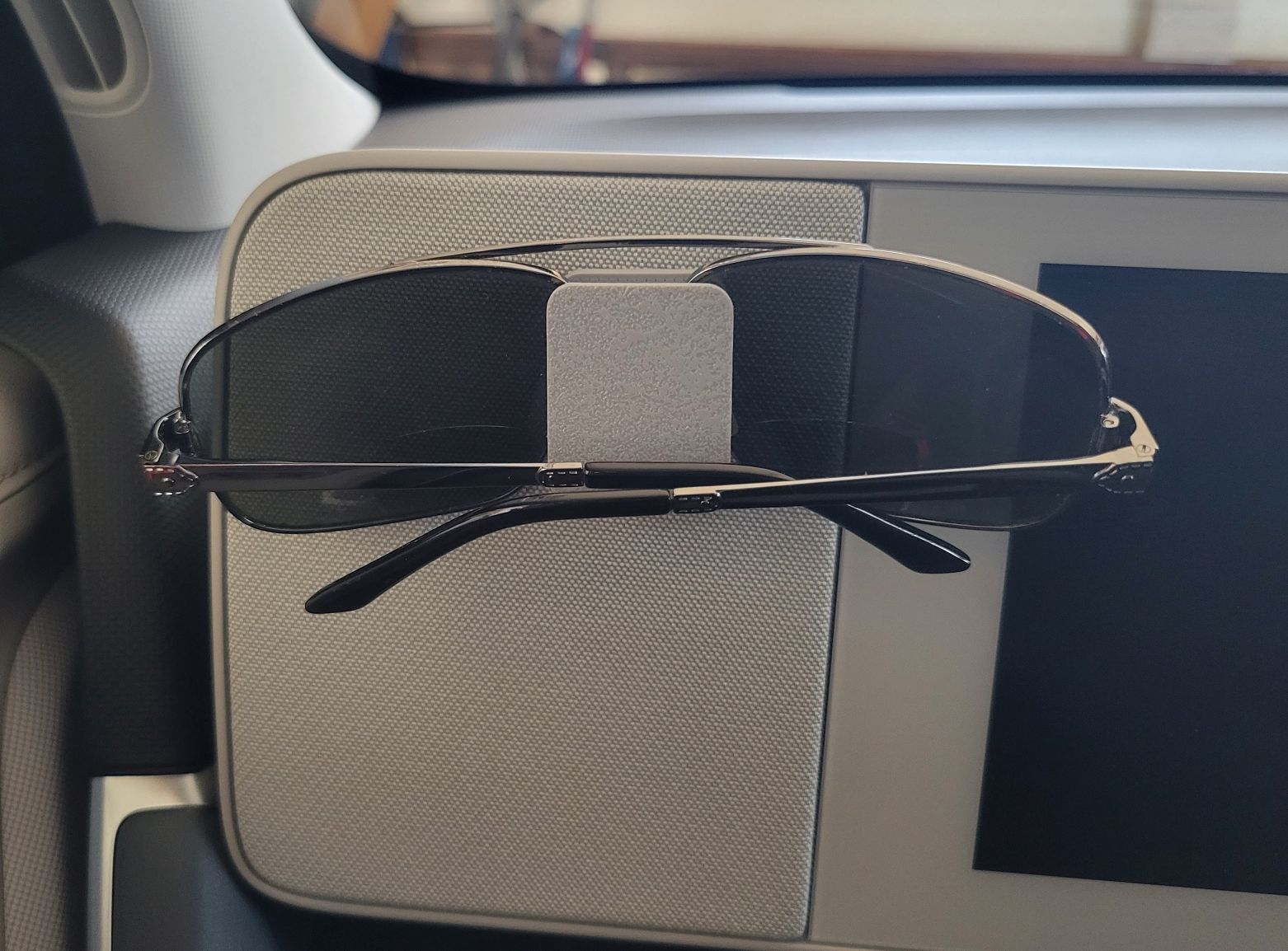 Ioniq 5 glasses holder