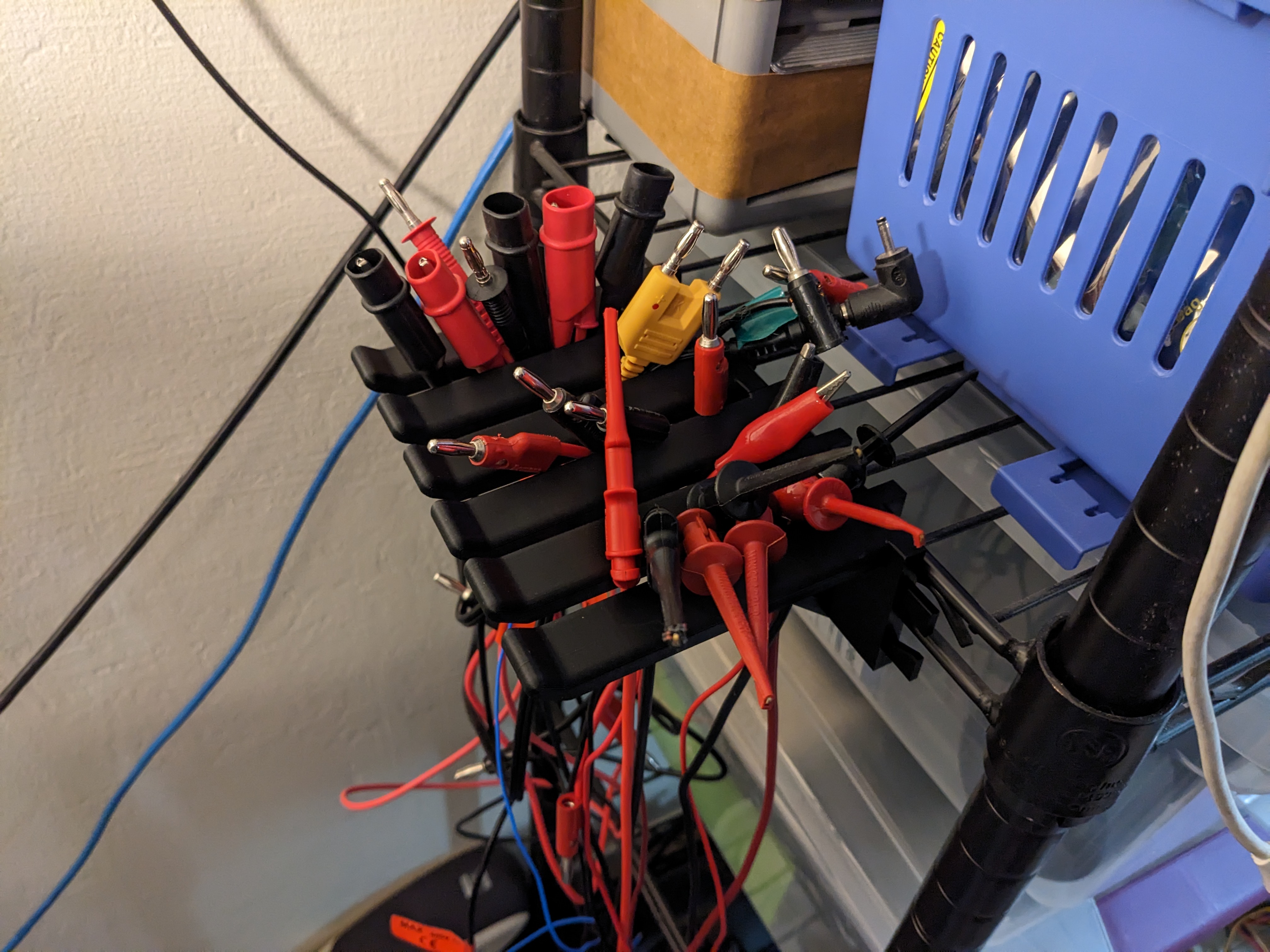 Test lead / cable hanger for HDX wire shelving