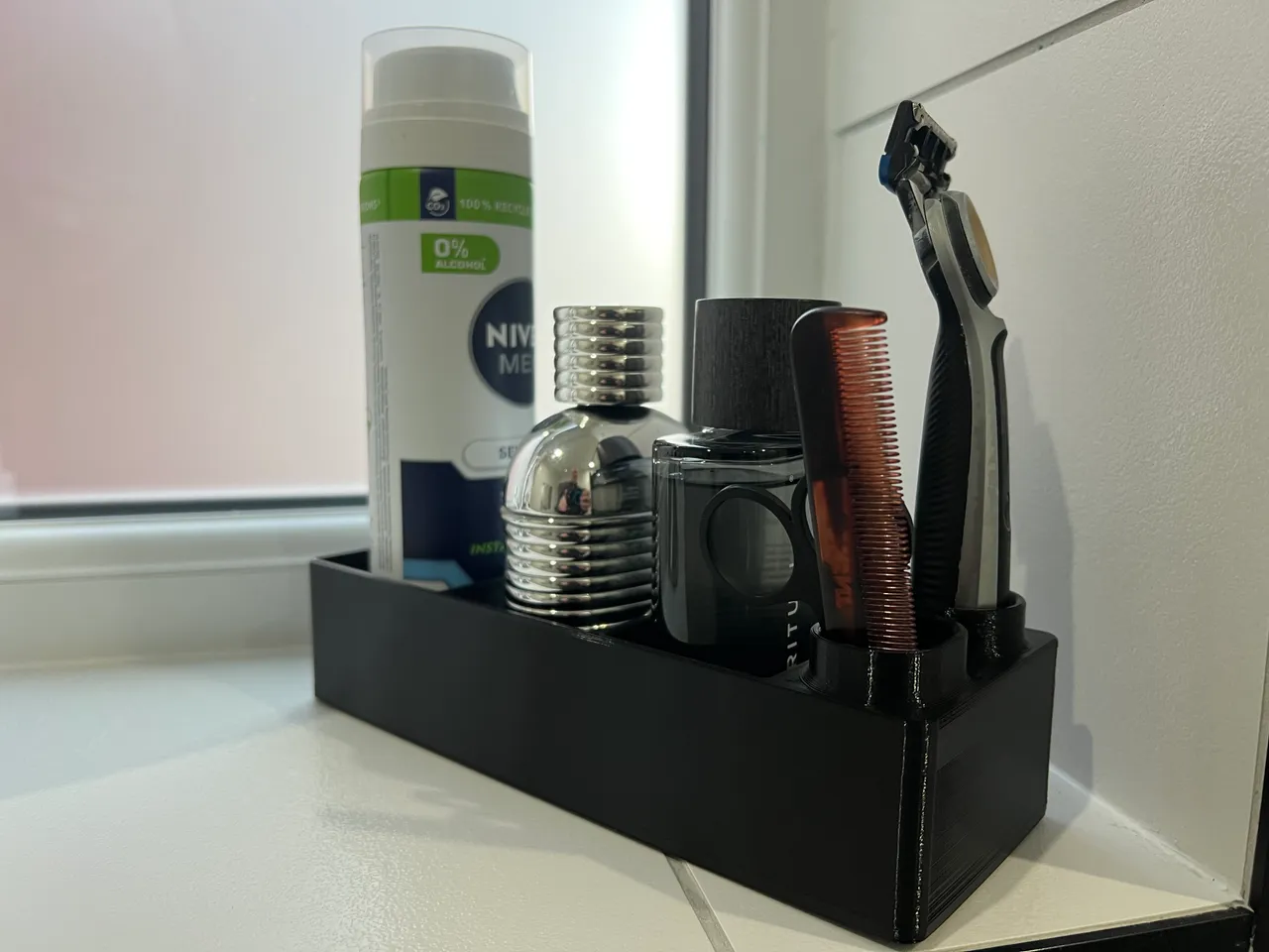 Bathroom Tidy for Shaving Products, Razor and Accessories by Peter