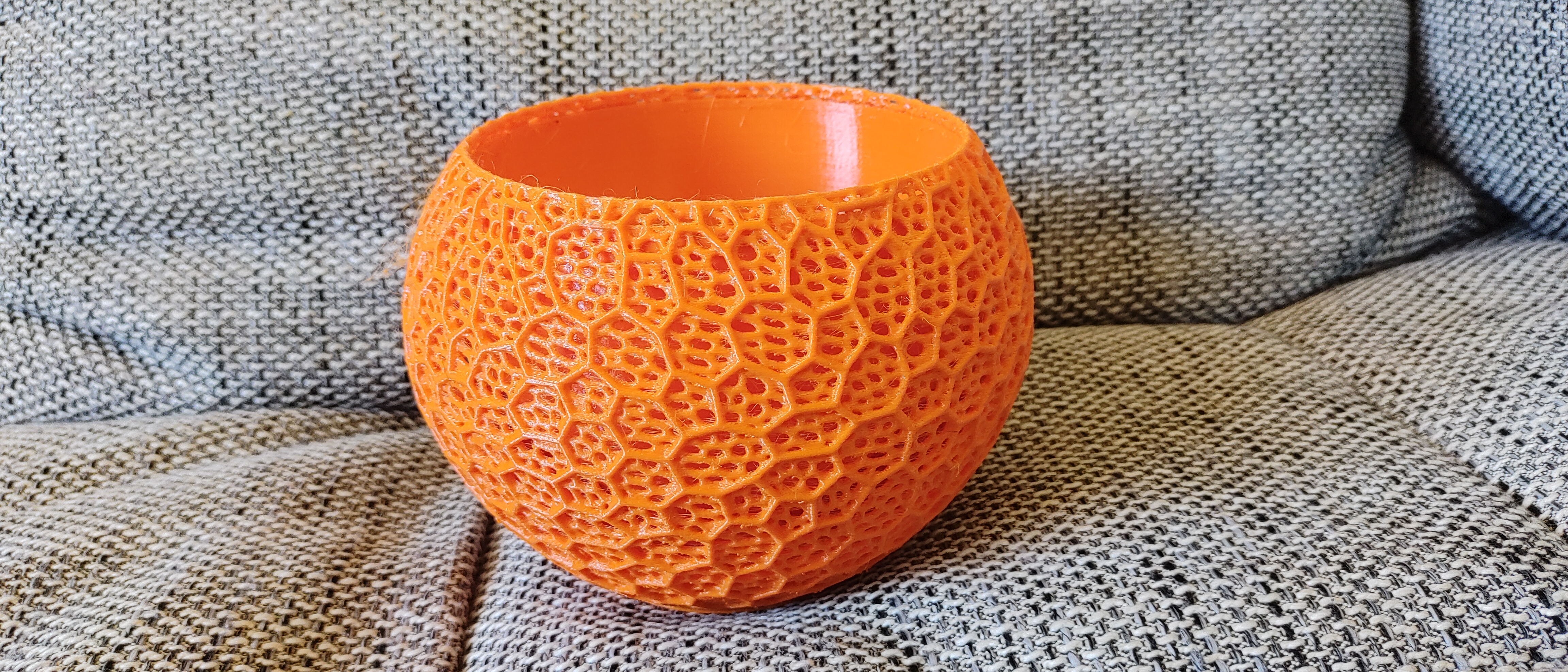 Double voronoi planter