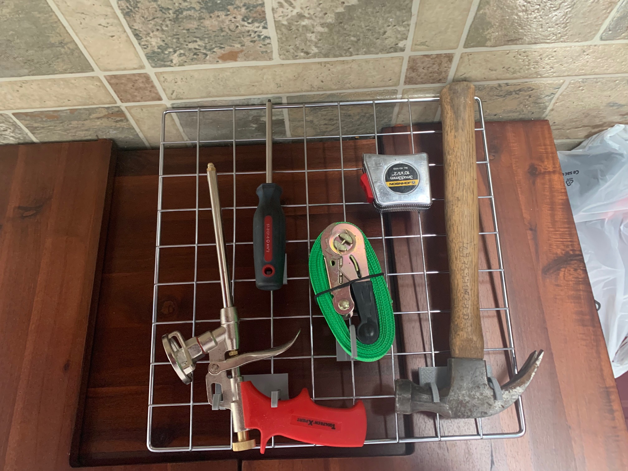 Metal grid wire tool support system / wall support