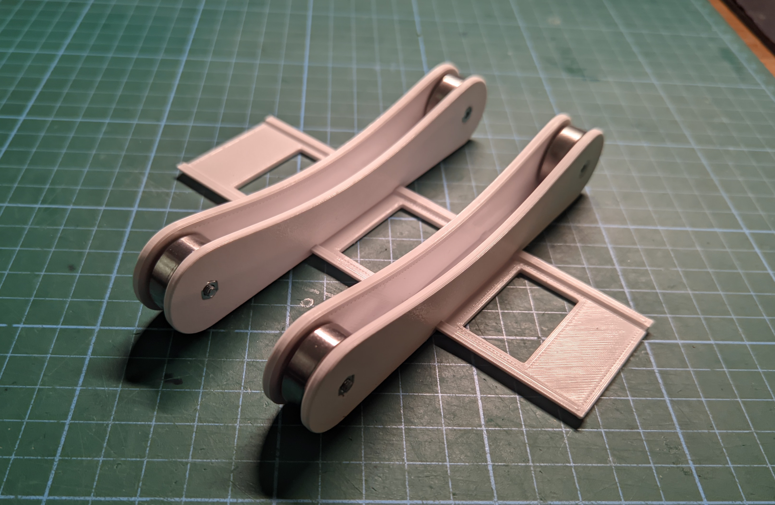low-profile spool holder on rails