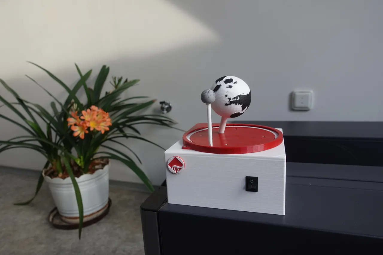 Moving model of earth and moon by Matěj | Download free STL model ...
