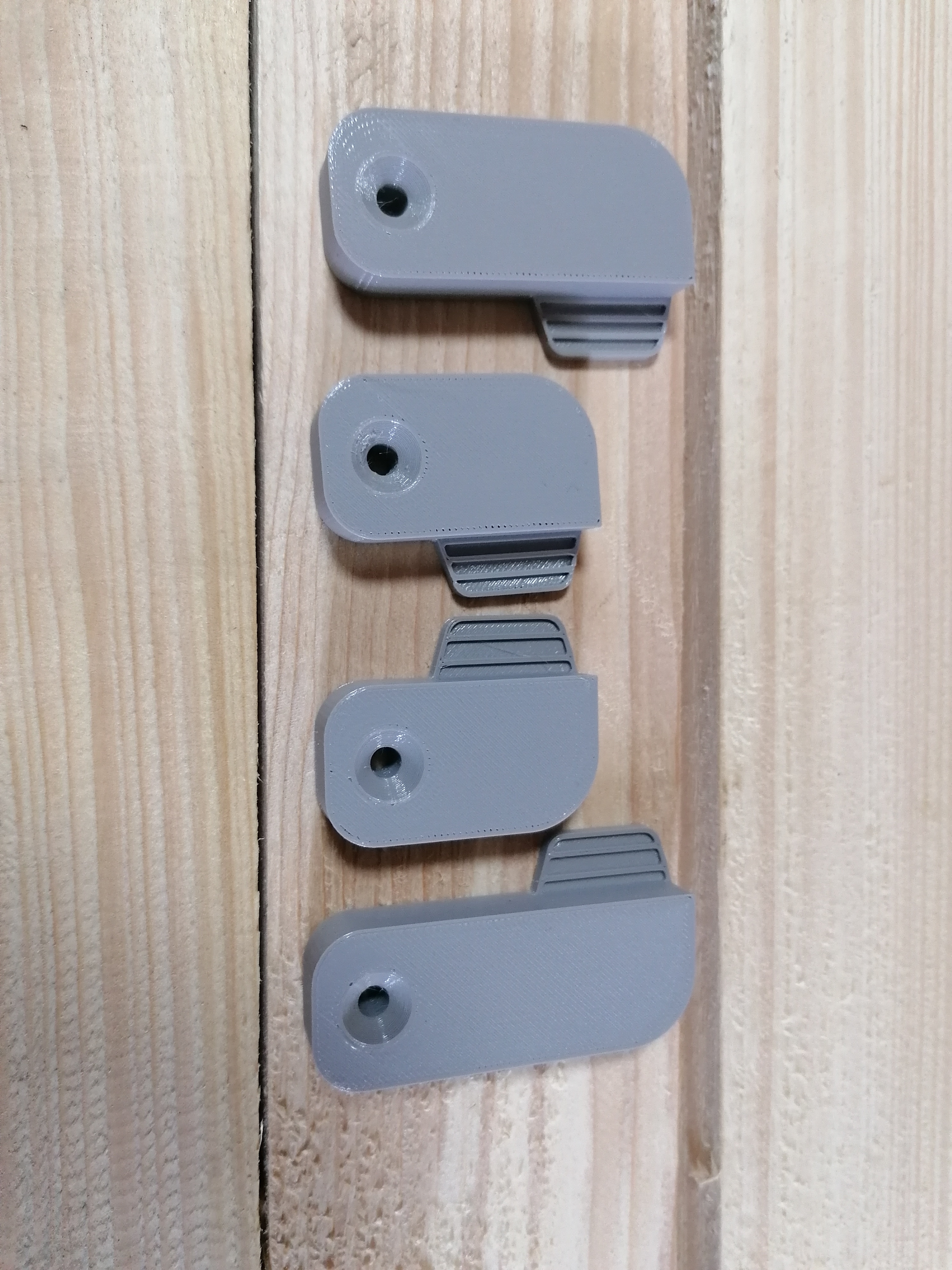 Zámek pro systém French cleat ( French cleat lock )