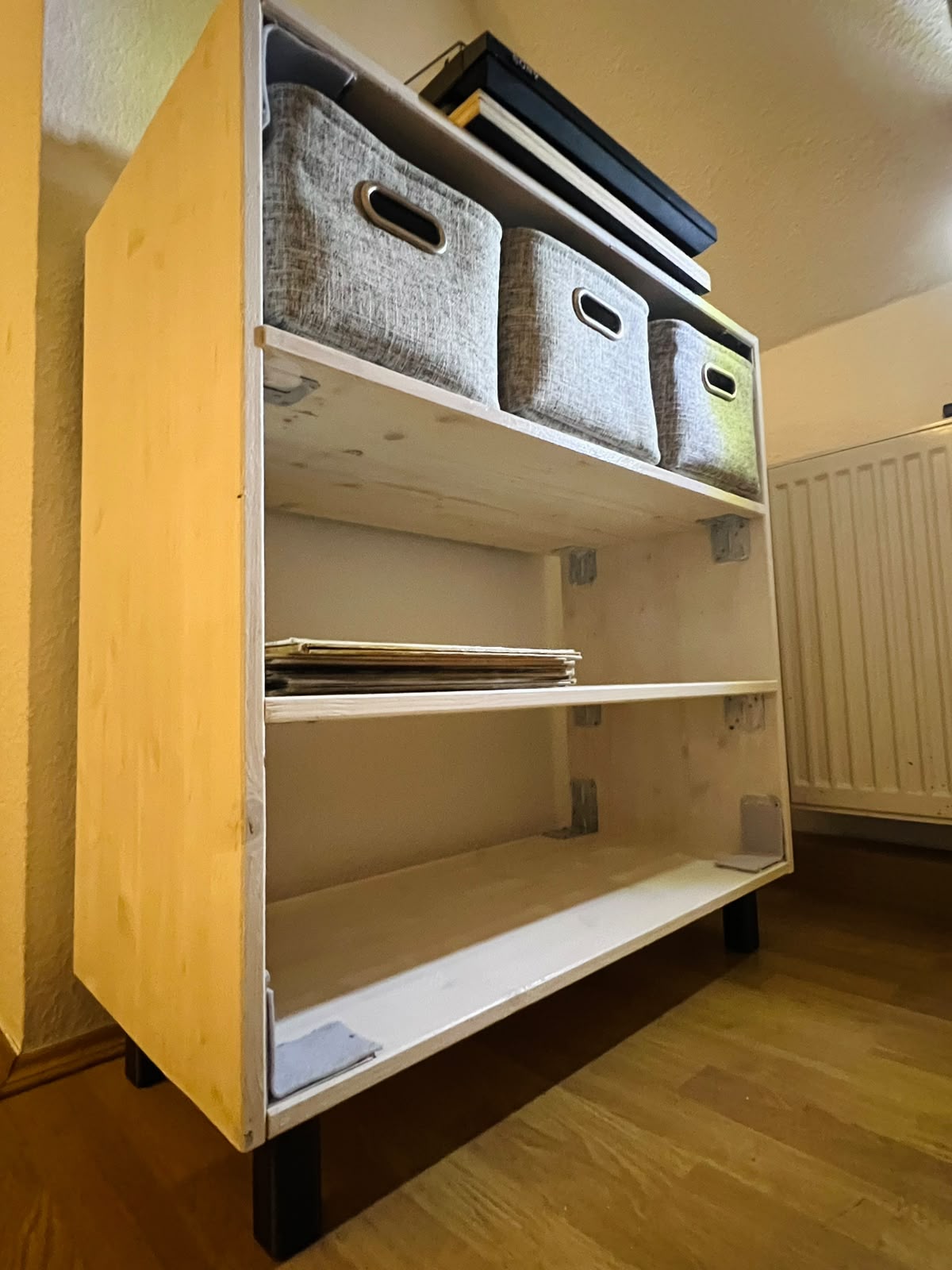 Solid cabinet leg