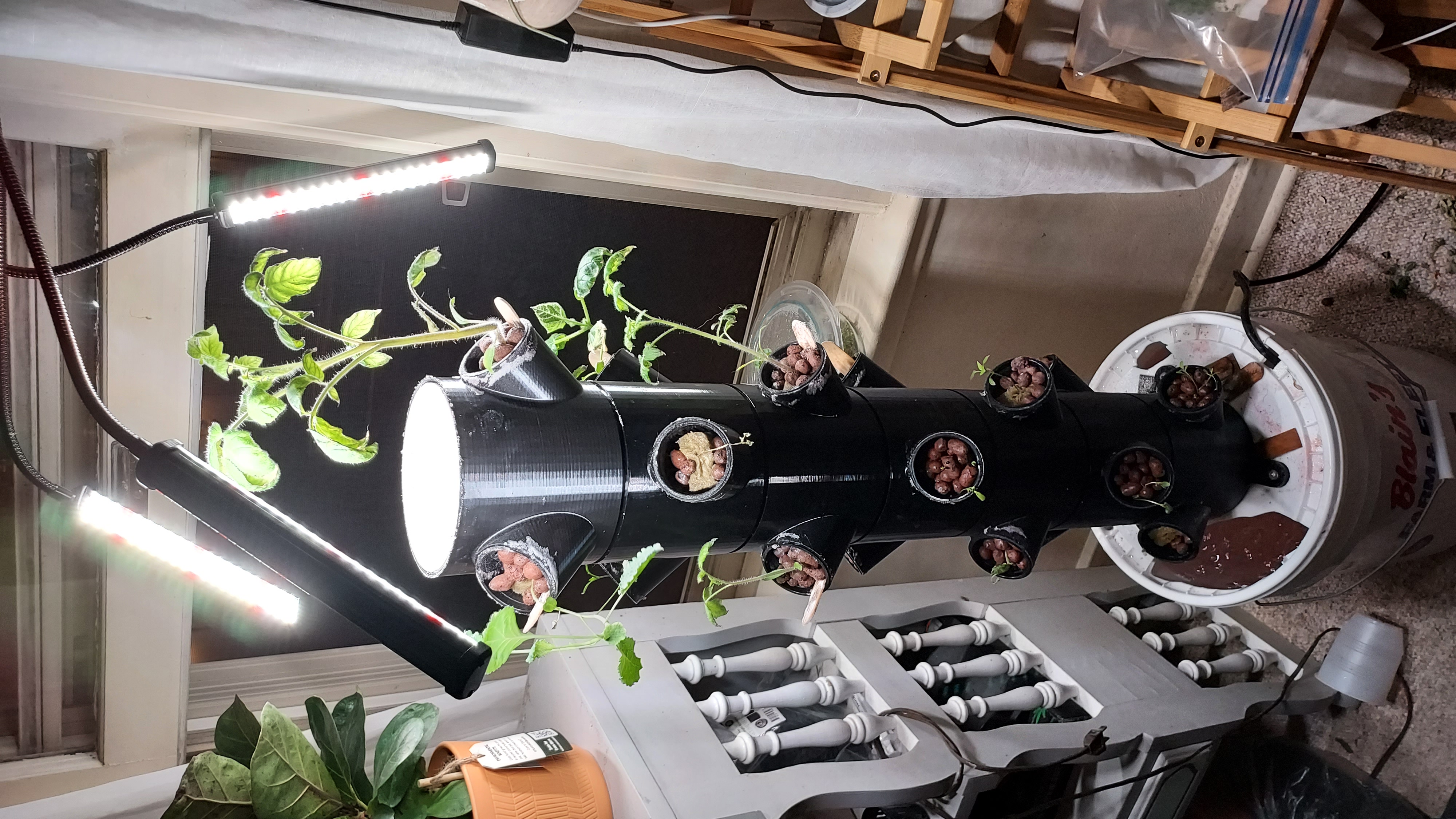 Hydroponics tower