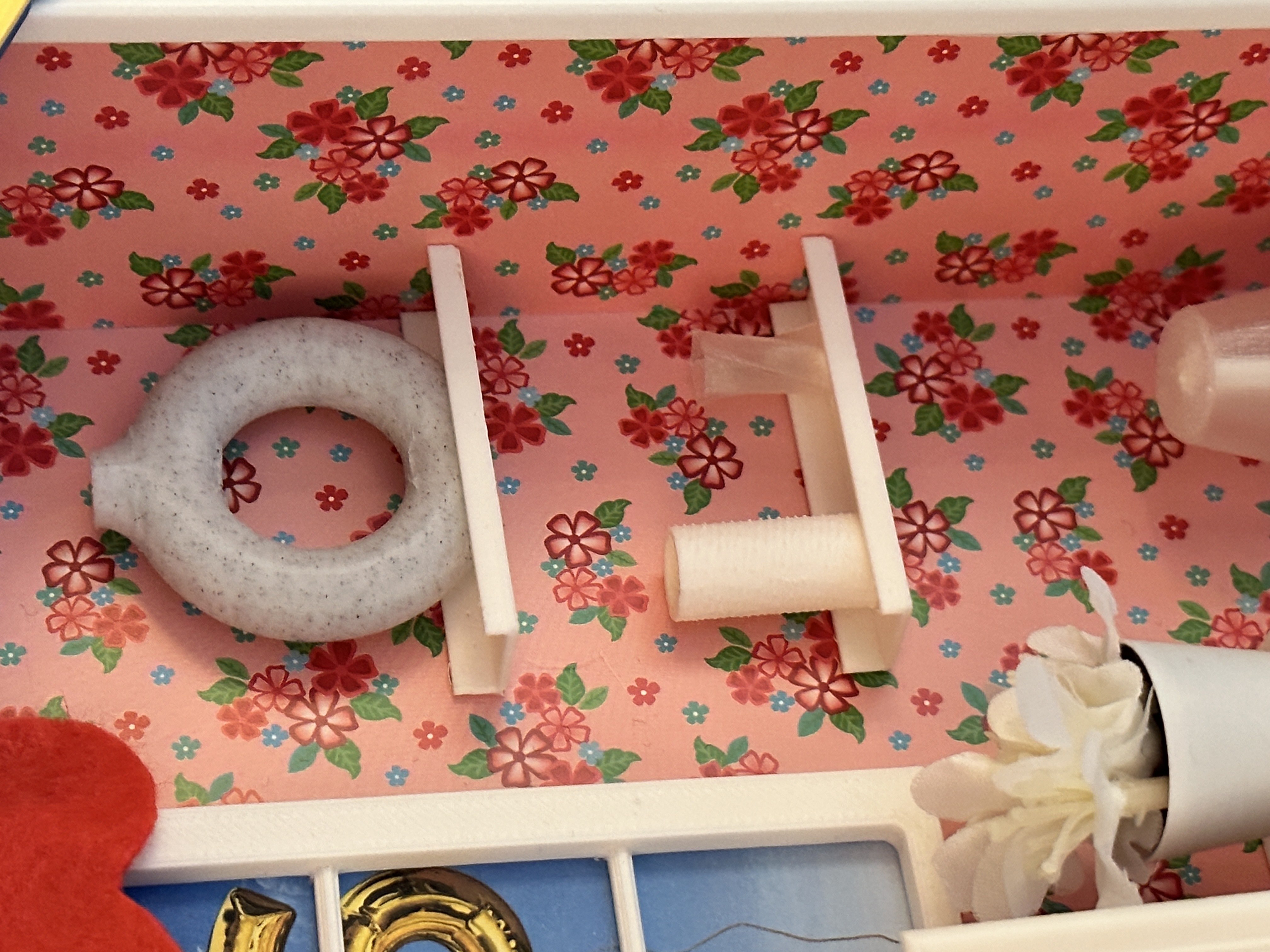 miniature picture shelf inspired by "Ikea Mosslanda"