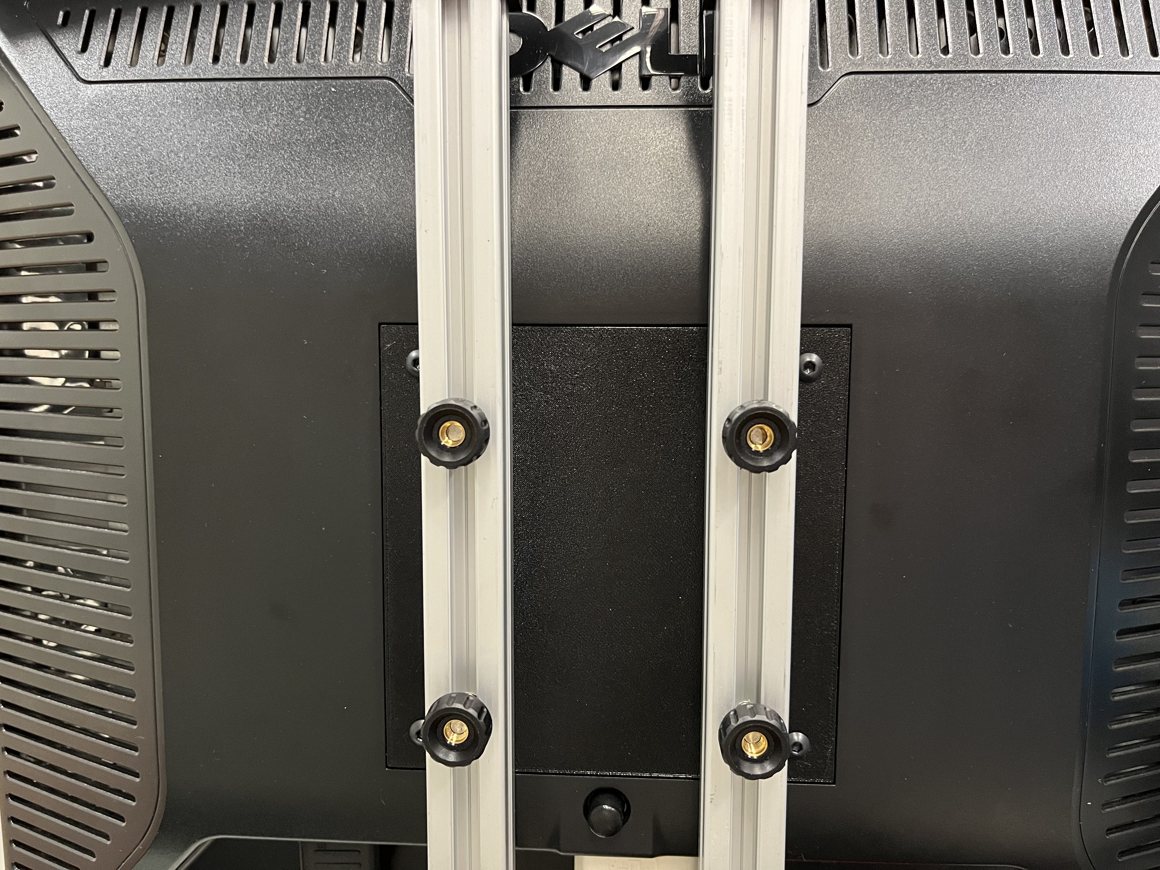Vesa 100x100 Adapter to 4x M5