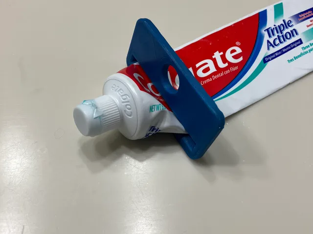Toothpaste Squeezer