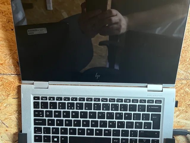 Laptop Wall Mount - Stacked Display