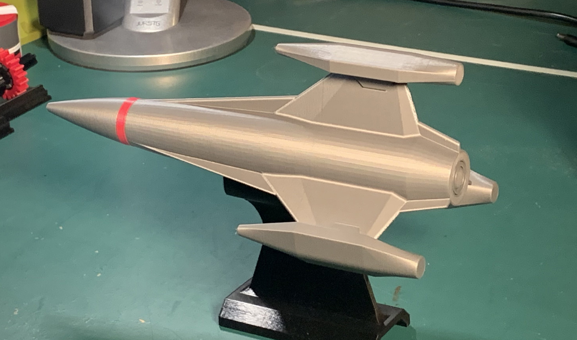 Miniatura 2 do modelo 3D Retro space ship 2 type