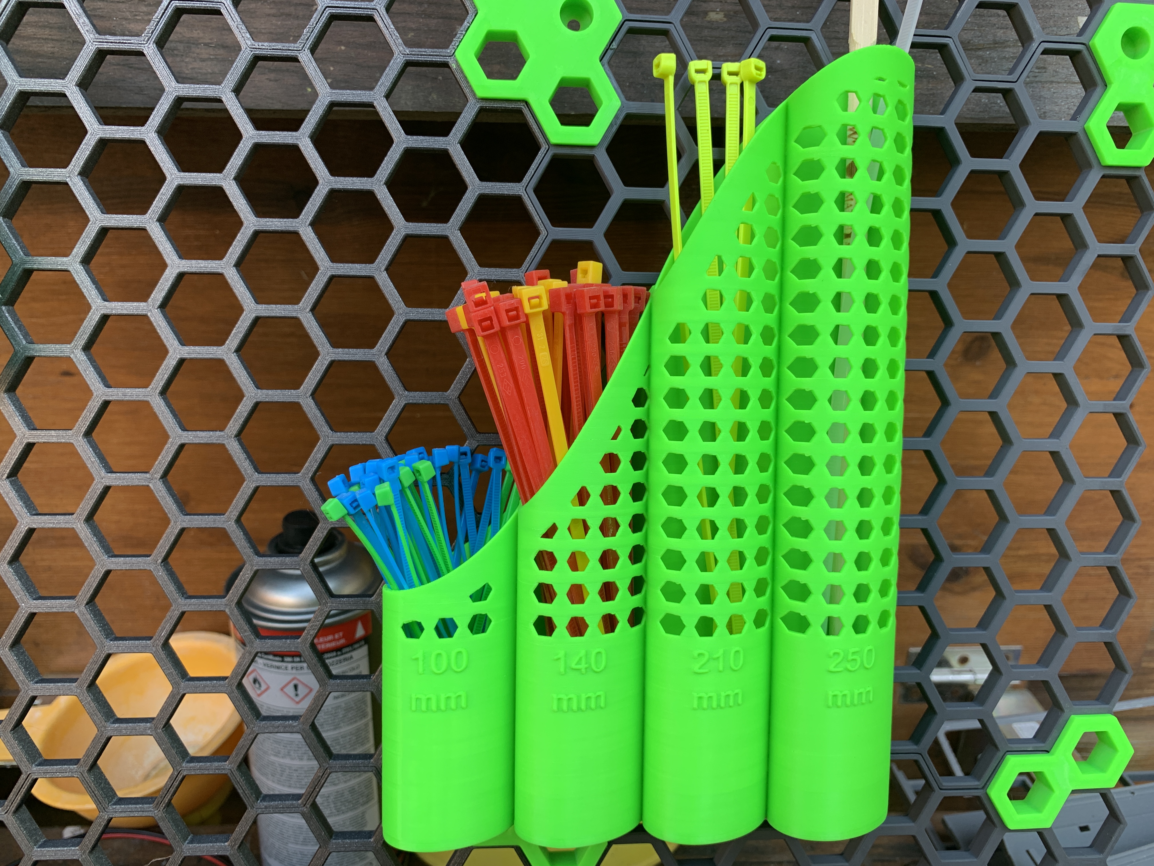 Honeycomb Wall plastic zip holder