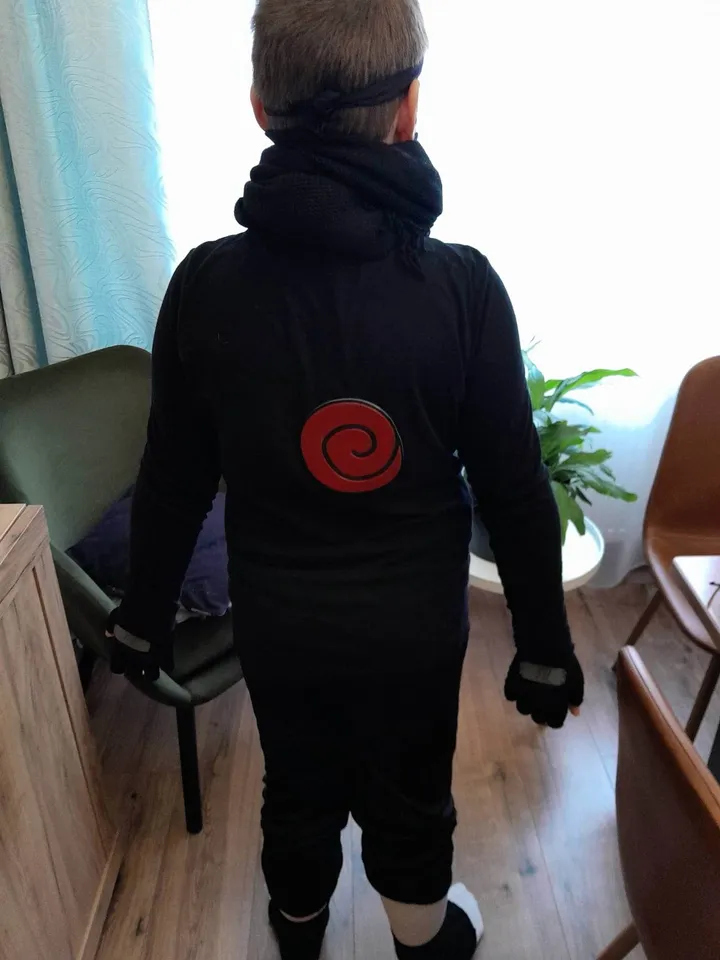 Tobi é Obito ou só usa a carcaça dele?